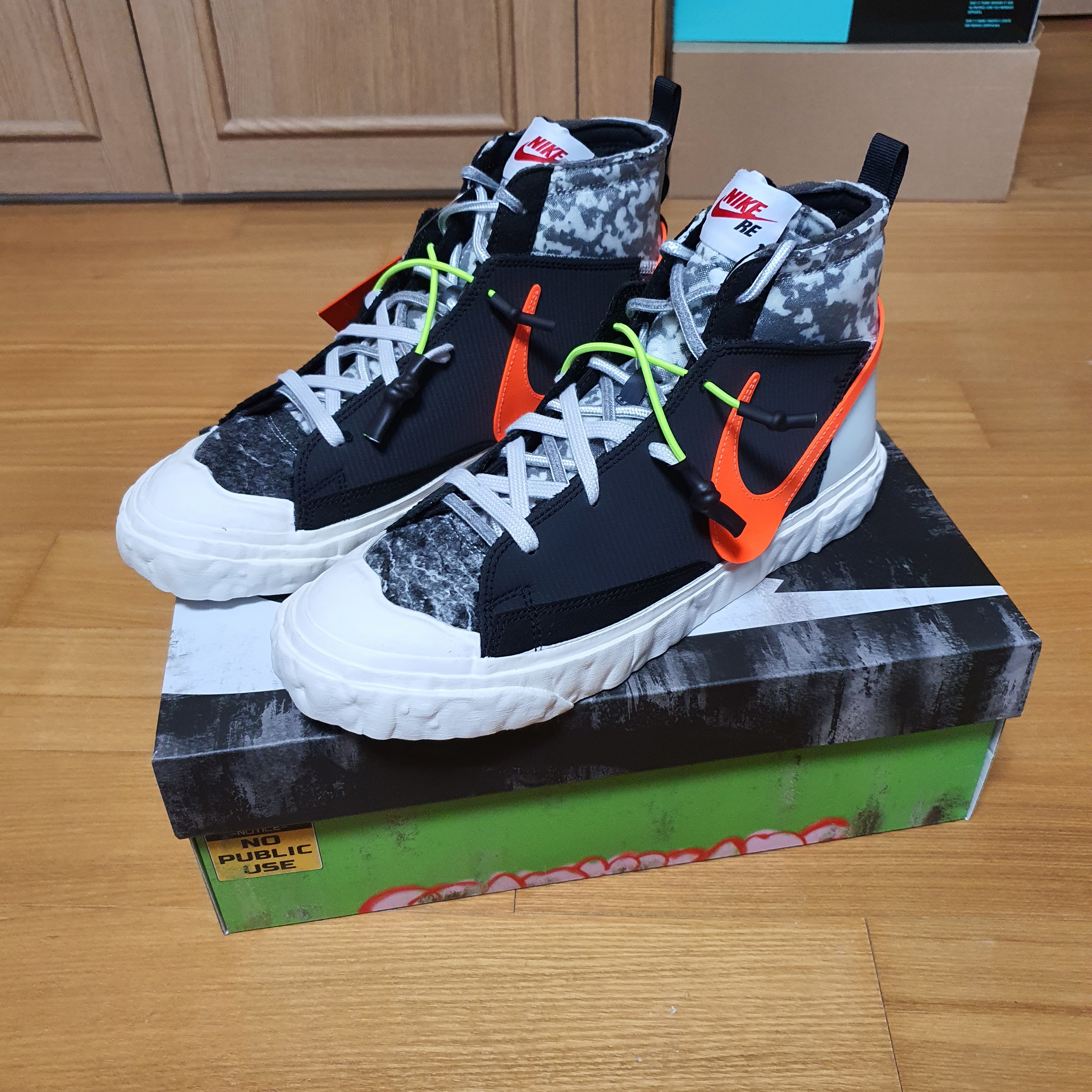 Nike x Readymade Blazer Mid Black 착용 스타일 - 1