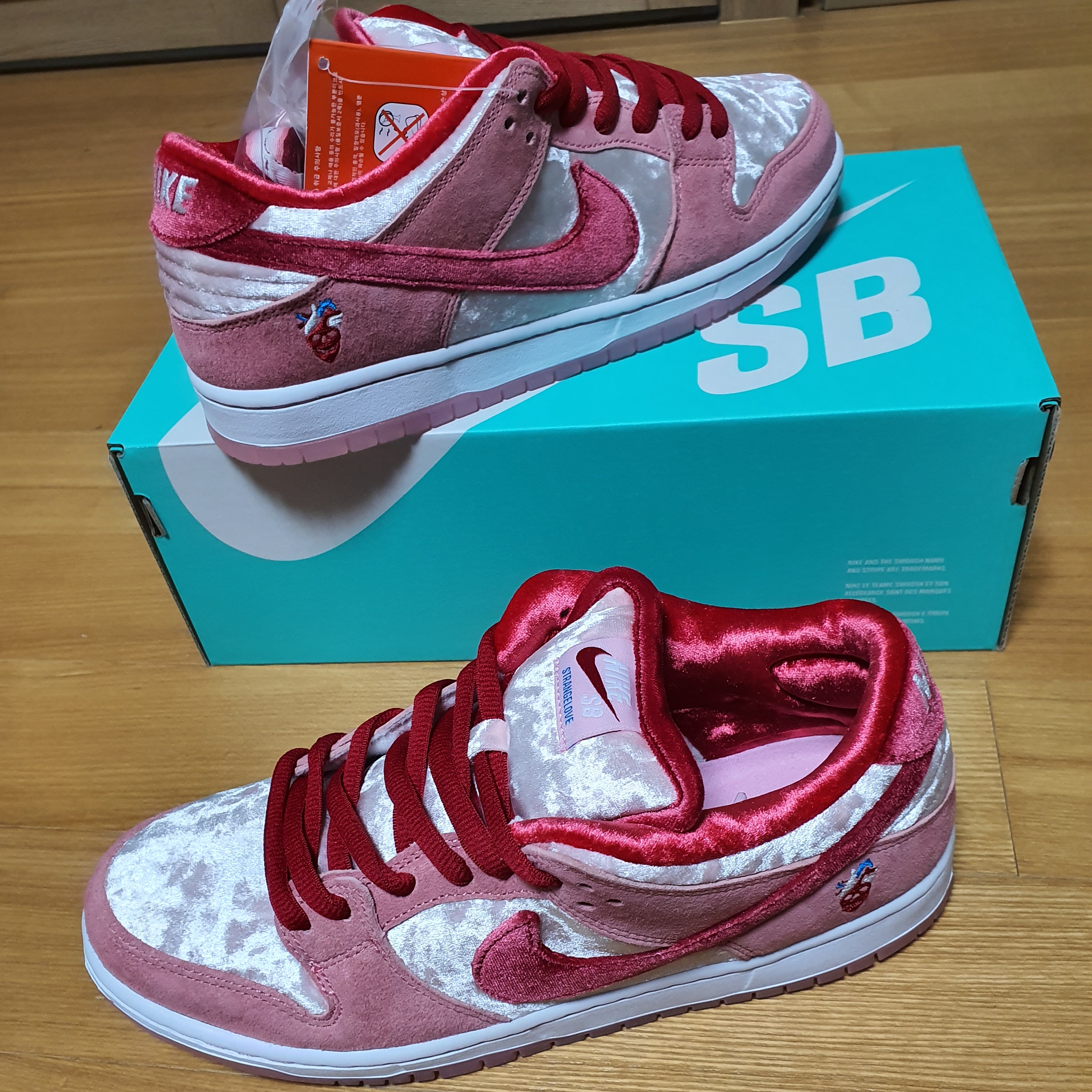 Nike x StrangeLove SB Dunk Low Pink (Regular Box) 착용 스타일 - 2