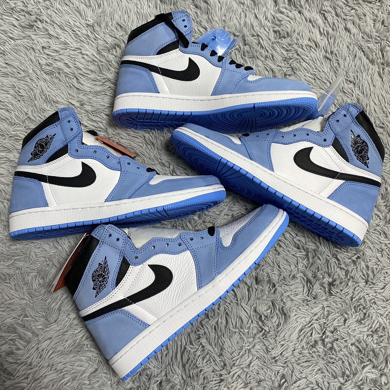 Jordan 1 Retro High OG University Blue 착용 스타일 - 2