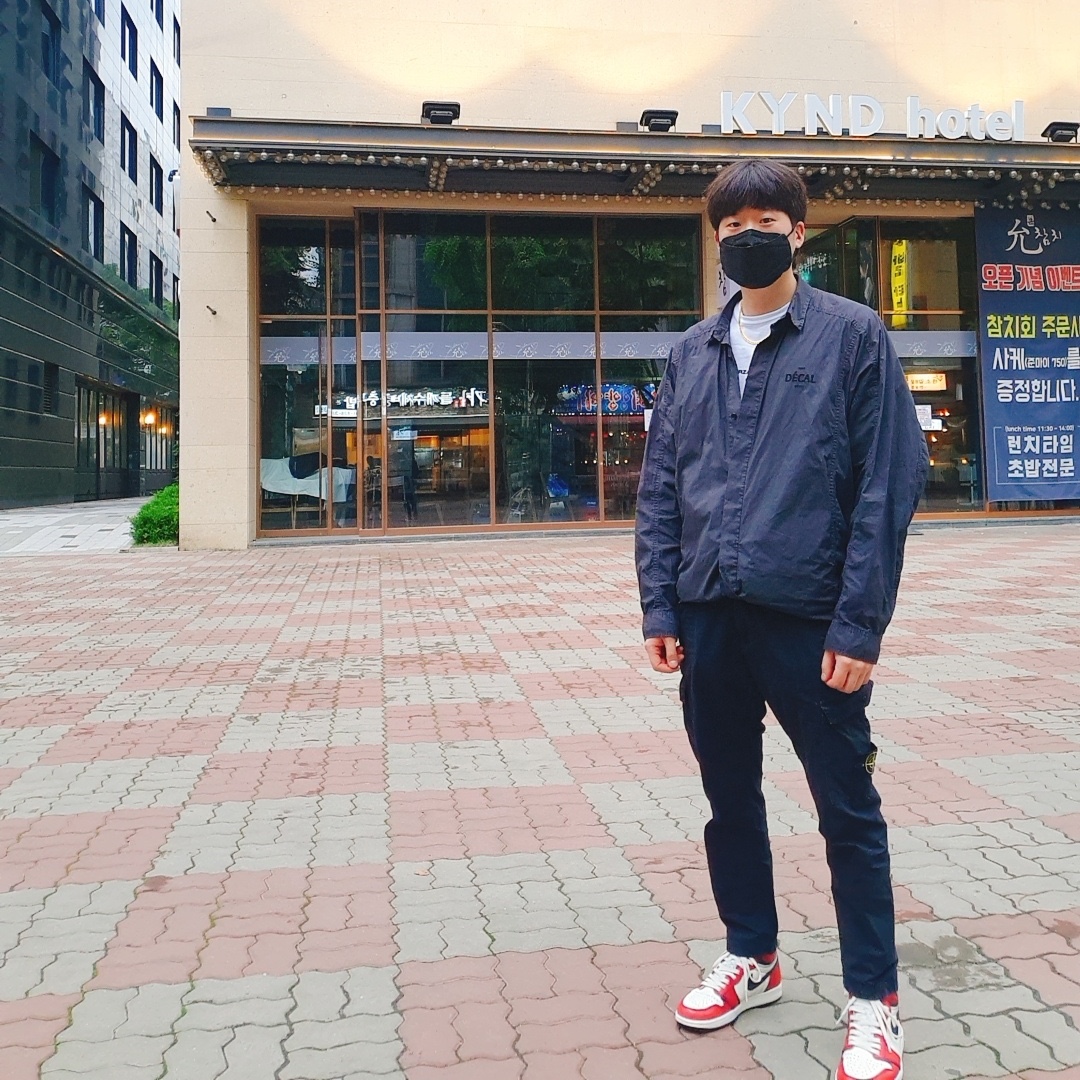 Stone Island 31303 Cargo Pants Black - 21SS, Jordan 1 Retro High OG Defiant SB LA to Chicago 착용 스타일 - 2