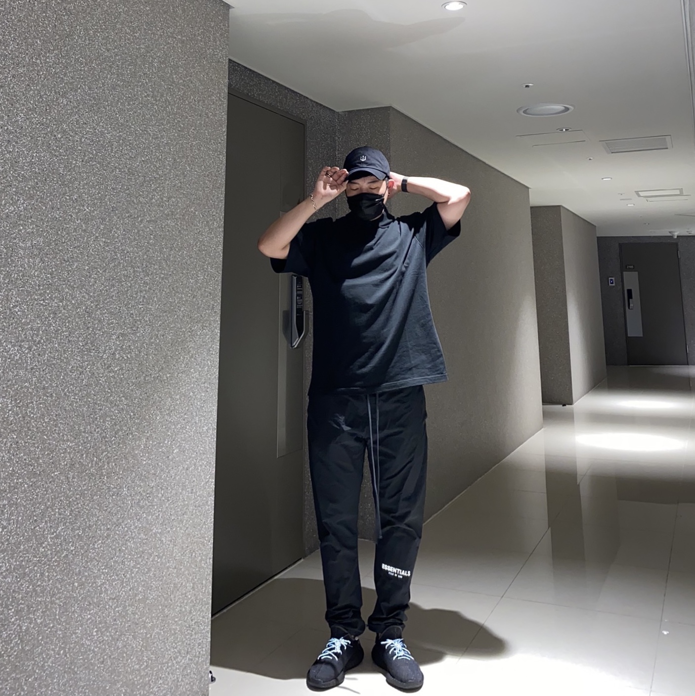 Adidas Yeezy Boost 350 V2 Black - Non-Reflective, Essentials Short Sleeve Polo Black - 21SS 착용 스타일
