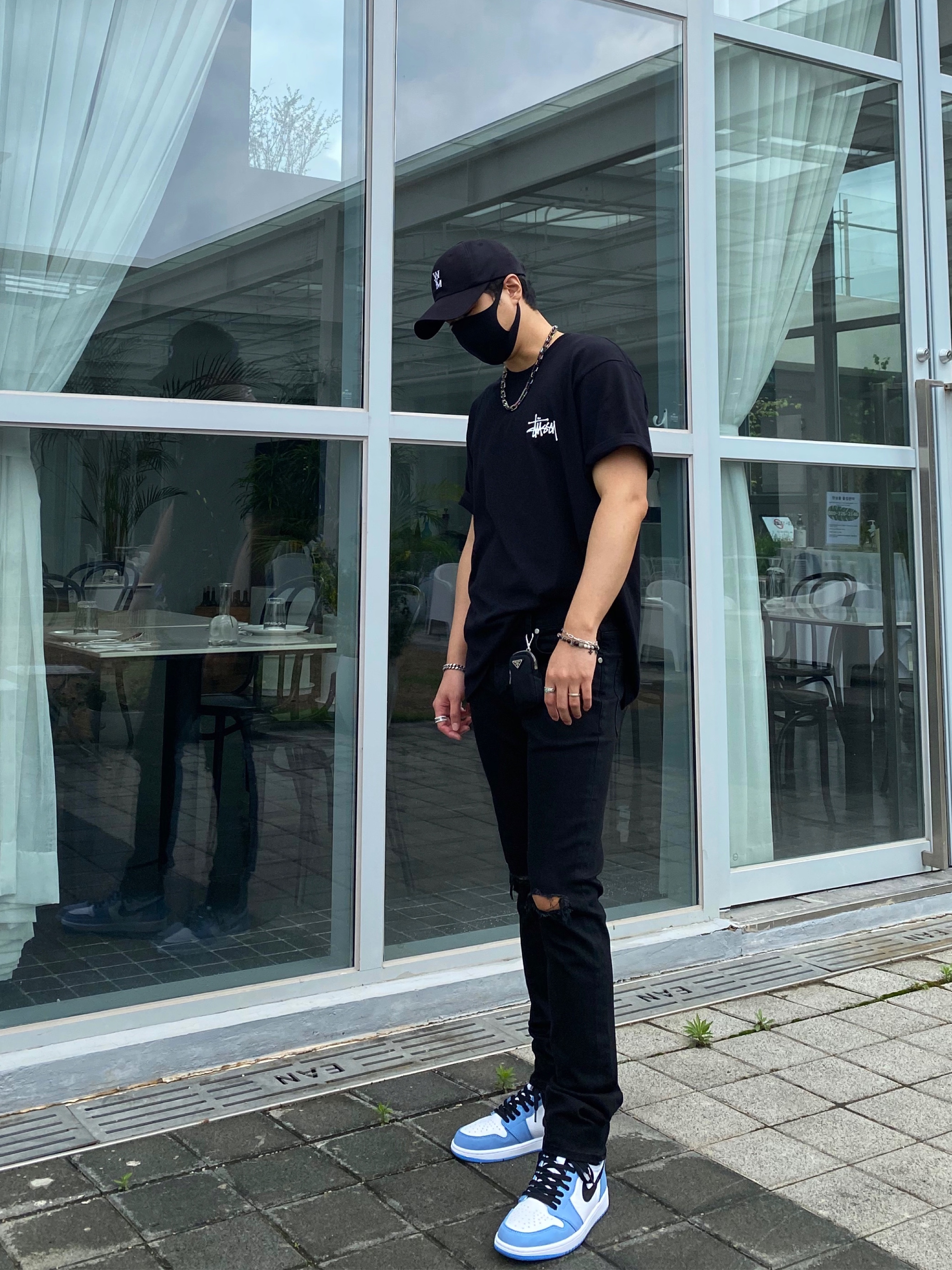 Jordan 1 Retro High OG University Blue, Stussy Ocean Dream T-Shirt Black 착용 스타일 - 1