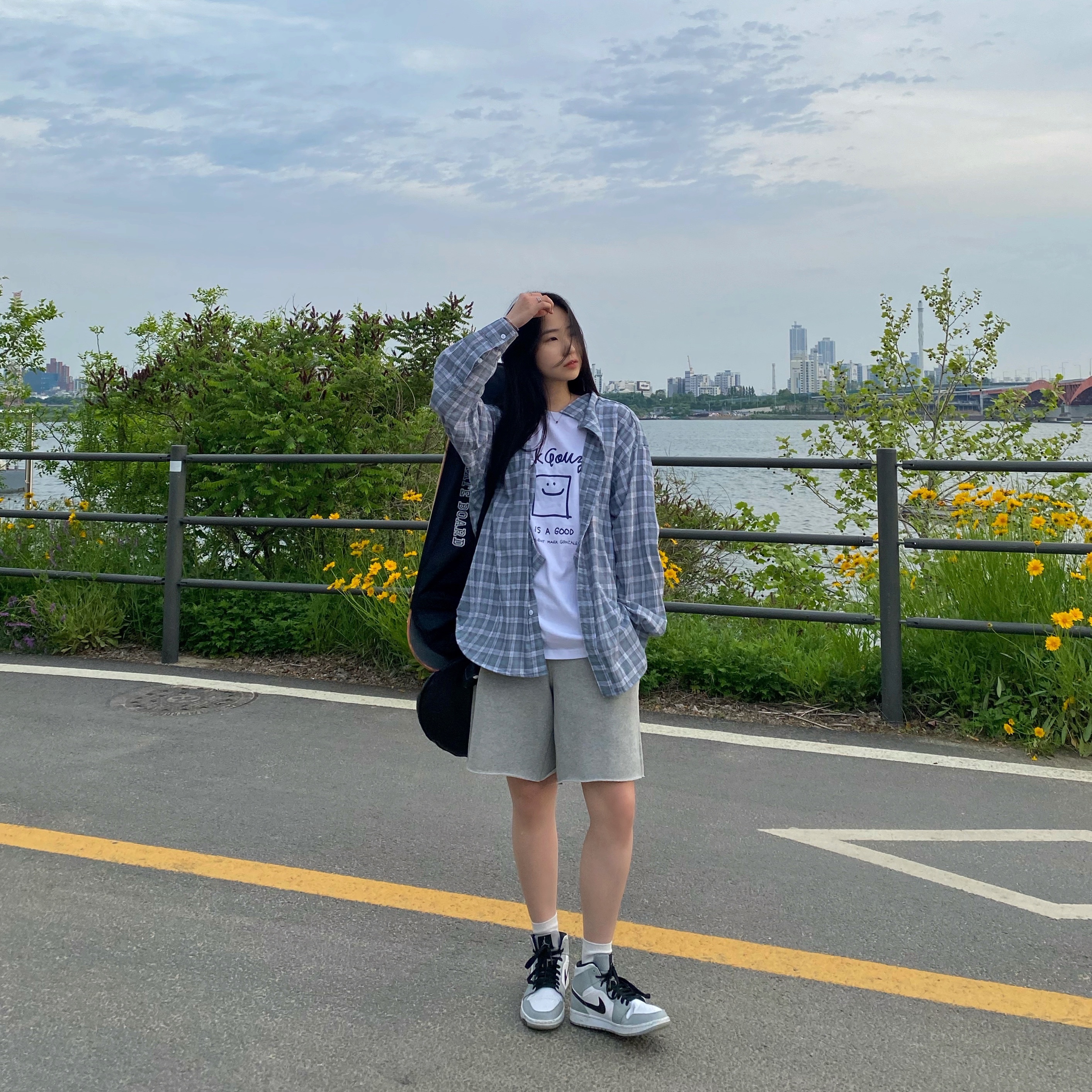Jordan 1 Mid Light Smoke Grey 착용 스타일