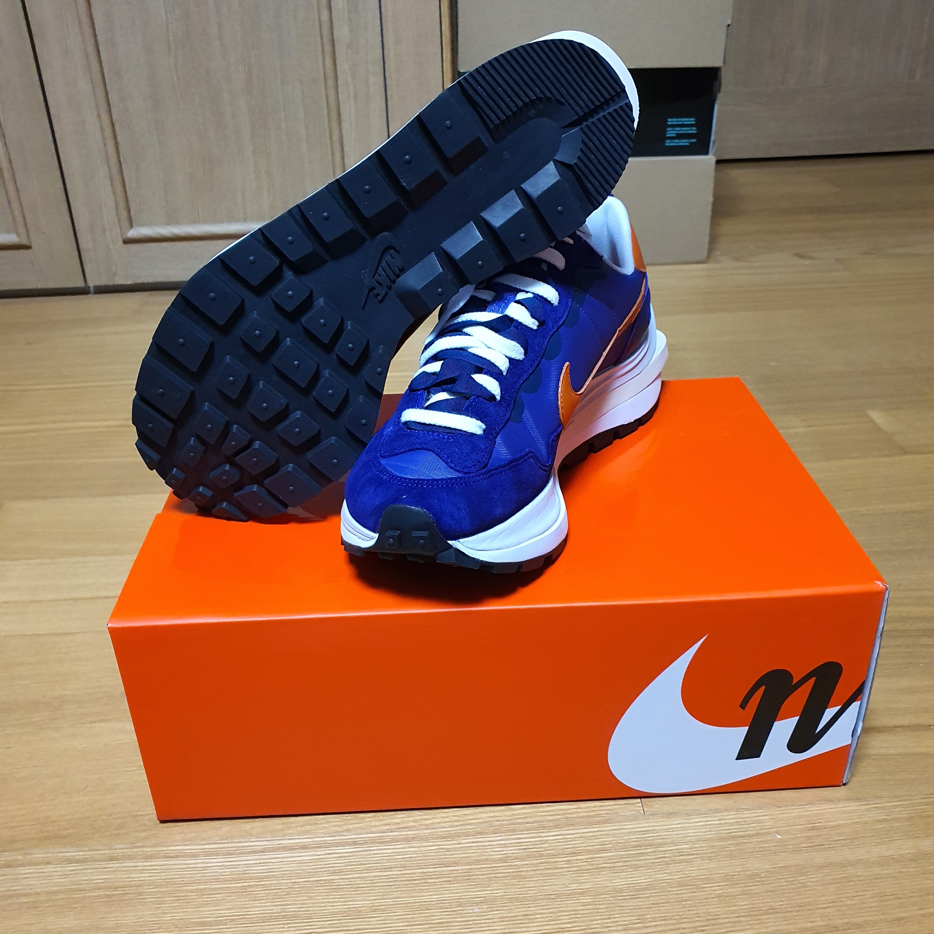 Nike x Sacai VaporWaffle Dark Iris 착용 스타일 - 4