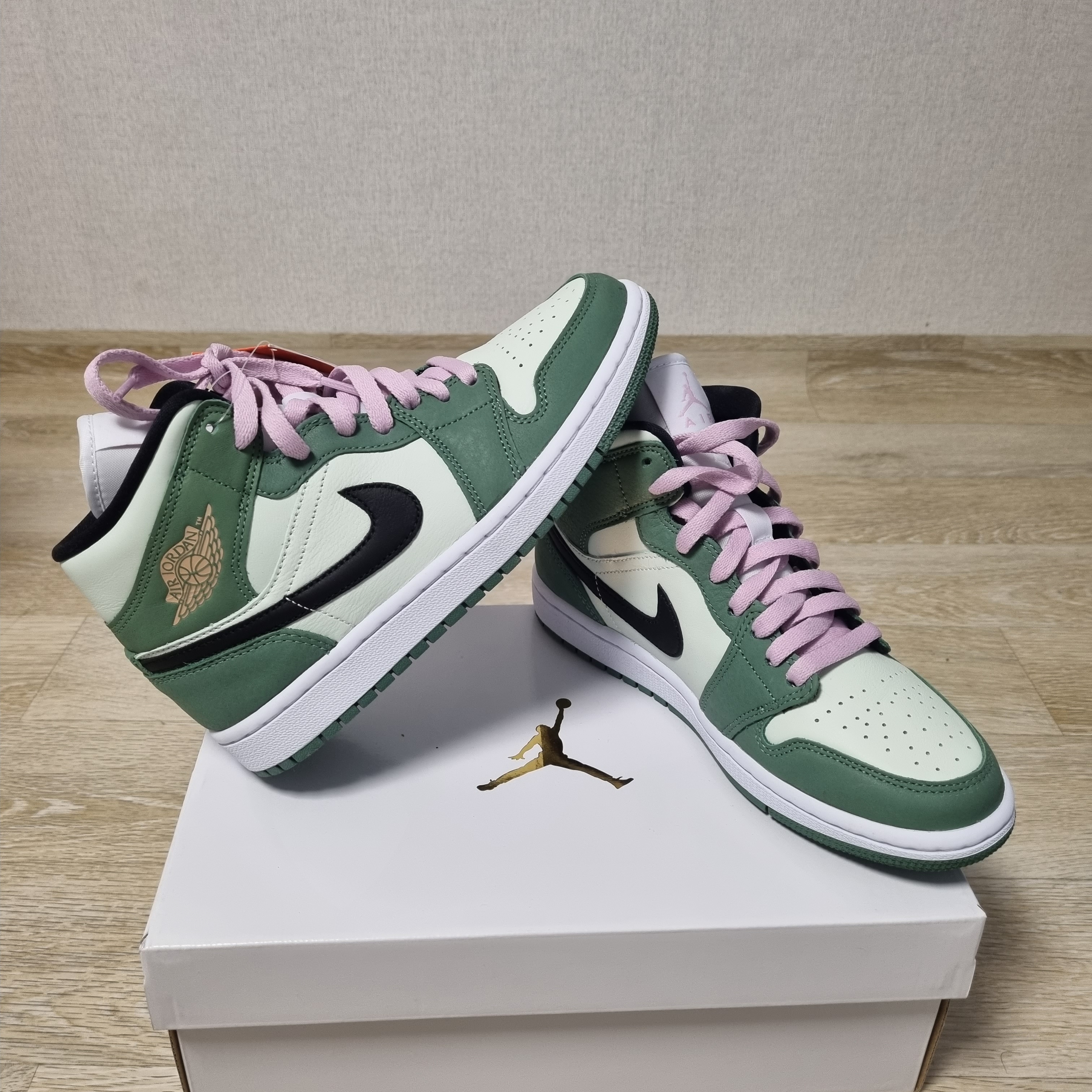 (W) Jordan 1 Mid SE Dutch Green 착용 스타일