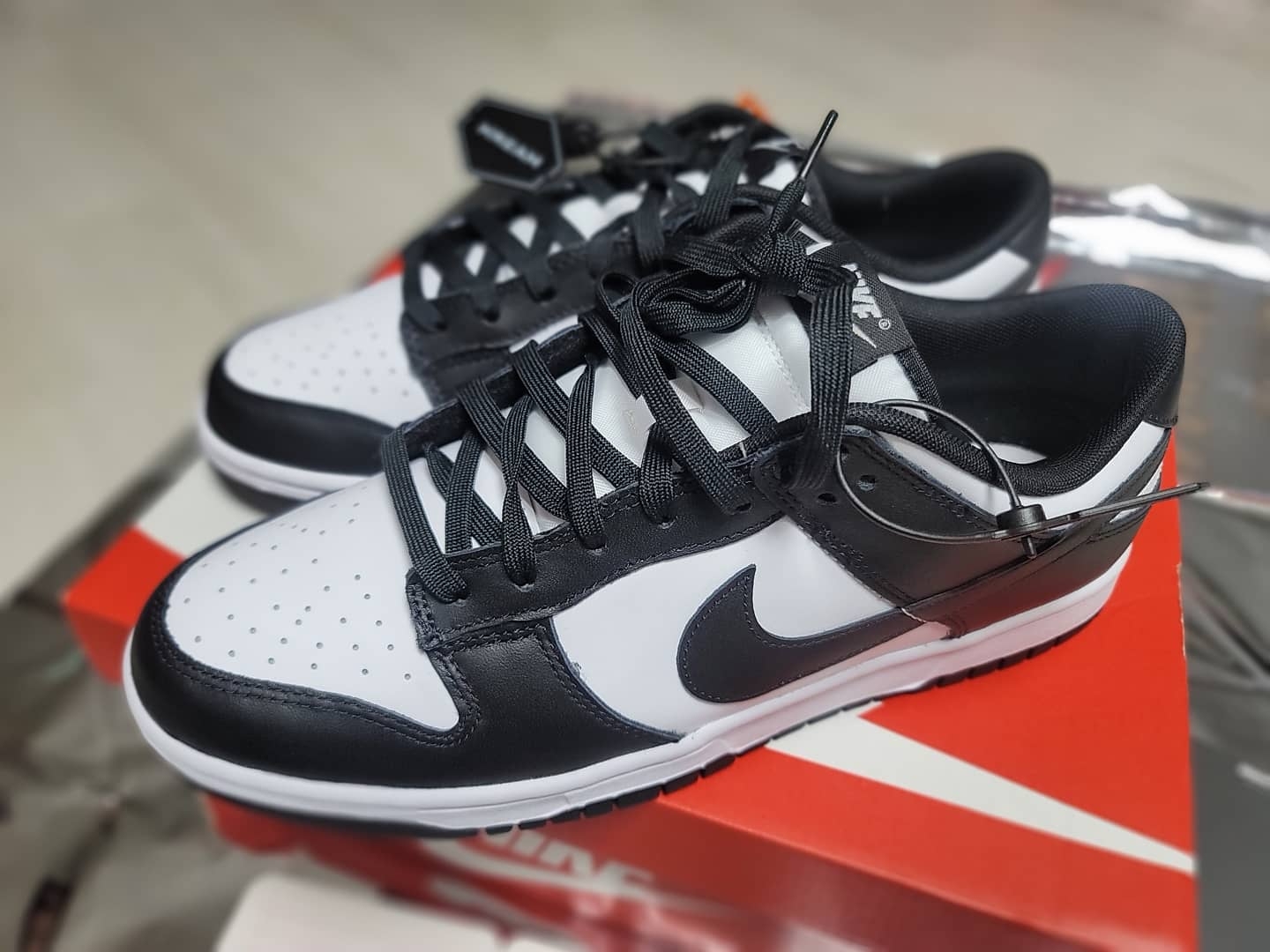 Nike Dunk Low Retro Black 착용 스타일 - 2