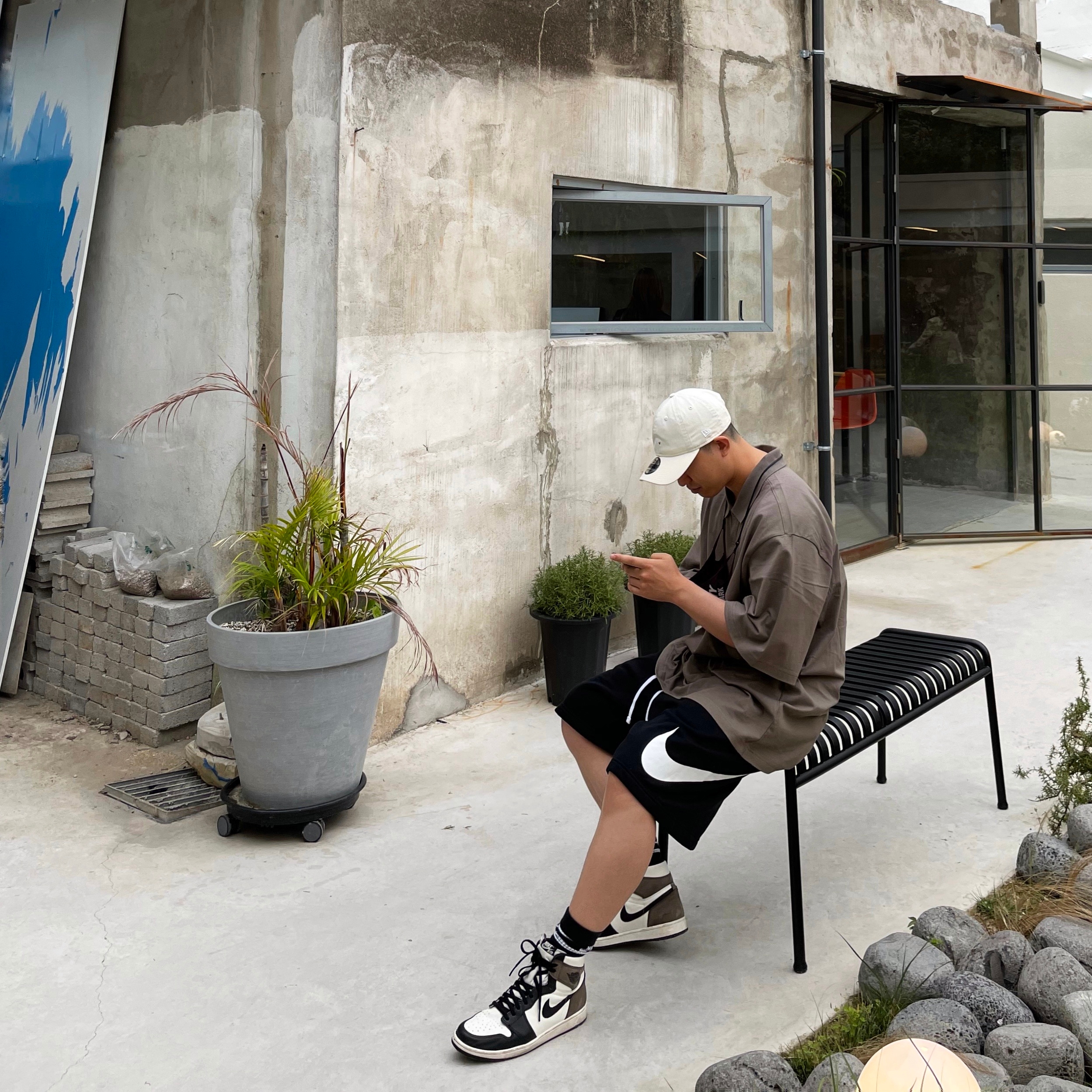 Jordan 1 Retro High OG Black Mocha, Essentials Short Sleeve Polo Taupe - 21SS 착용 스타일 - 1