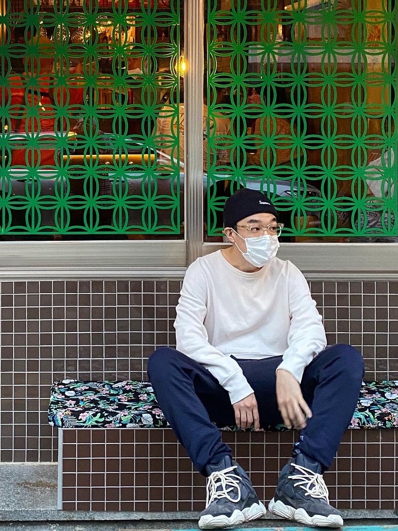 Adidas Yeezy 500 High Slate, Supreme Loose Gauge Beanie Navy - 20FW 착용 스타일 - 2