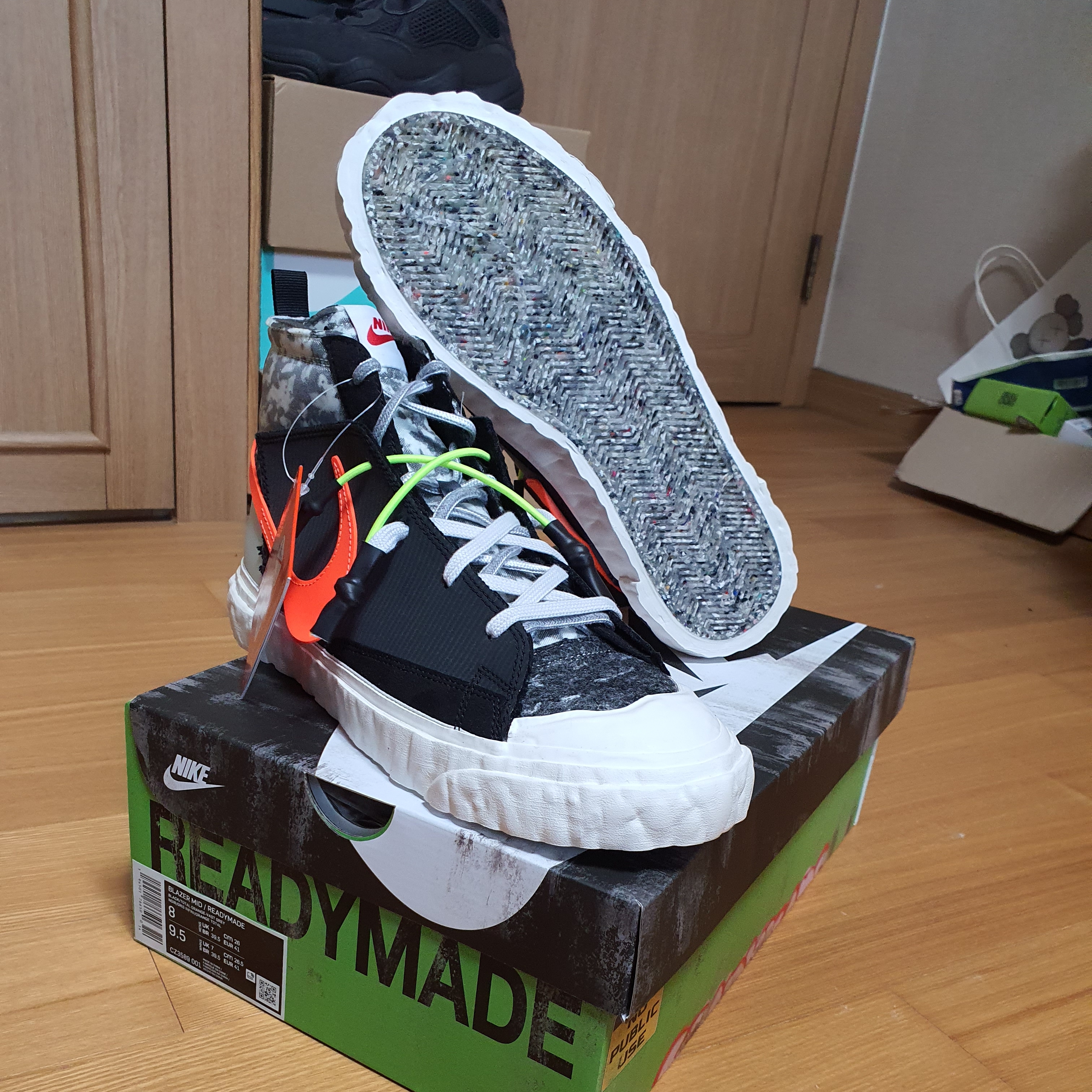 Nike x Readymade Blazer Mid Black 착용 스타일 - 4