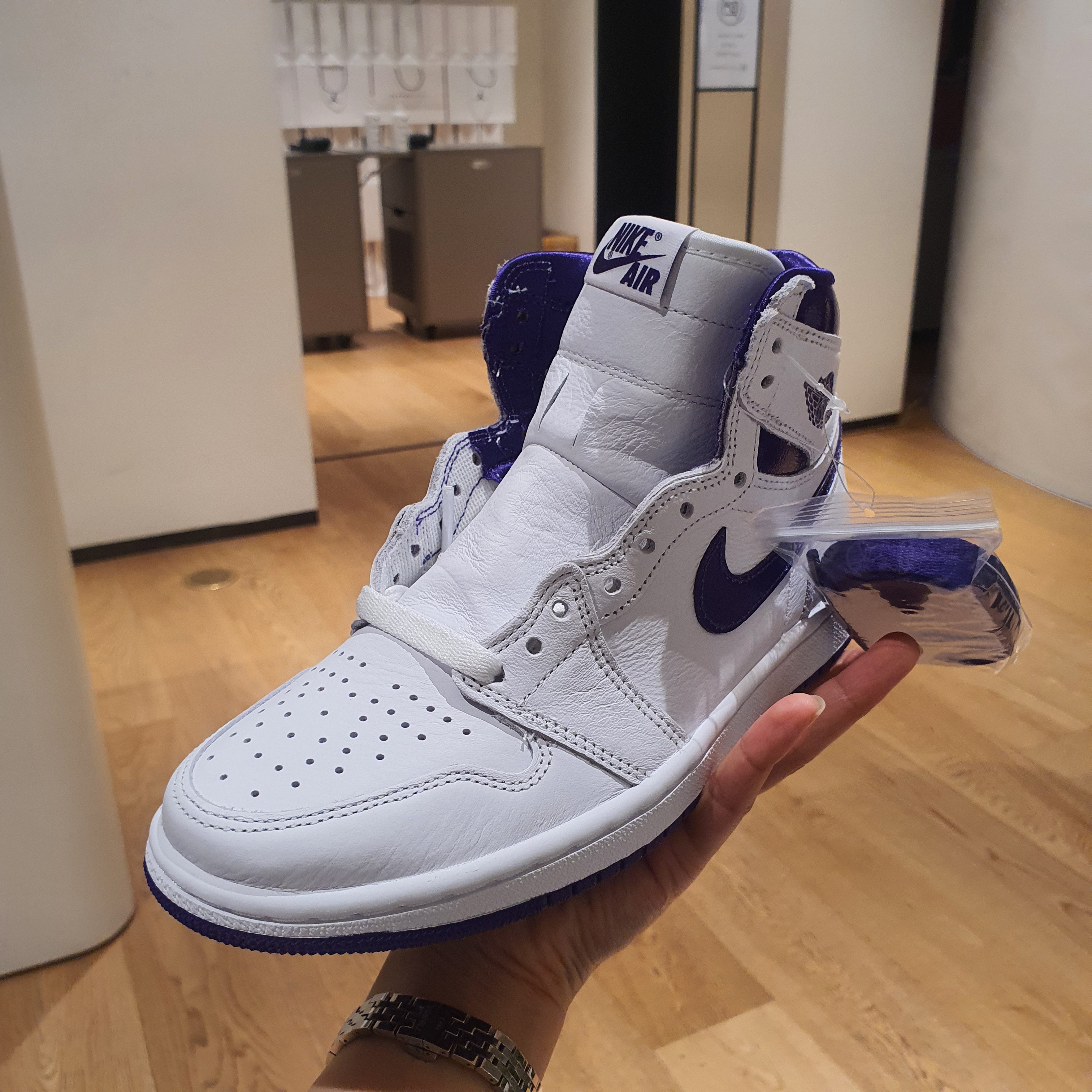 (W) Jordan 1 High OG Court Purple 착용 스타일 - 3