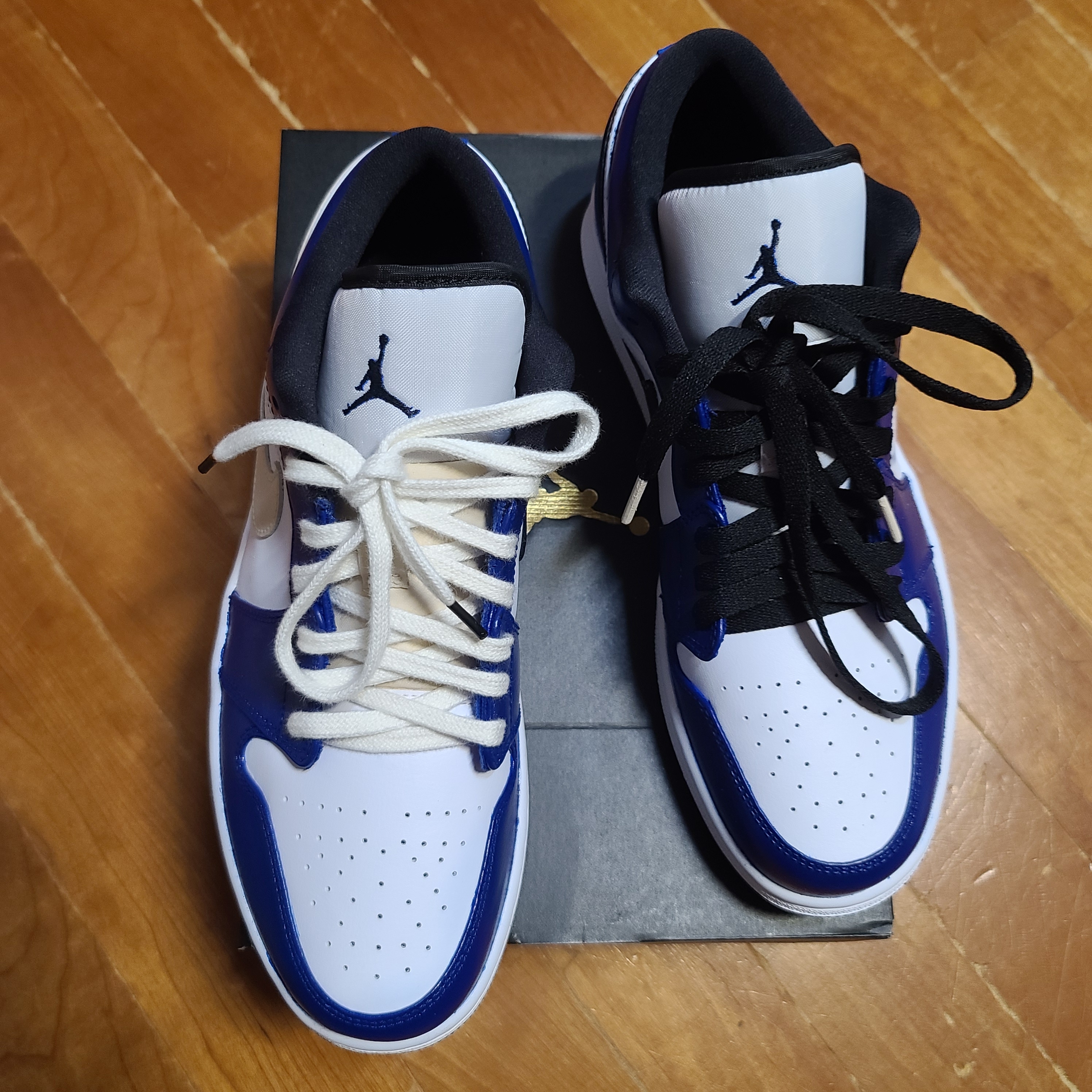 Jordan 1 Low Hyper Royal 착용 스타일 - 4