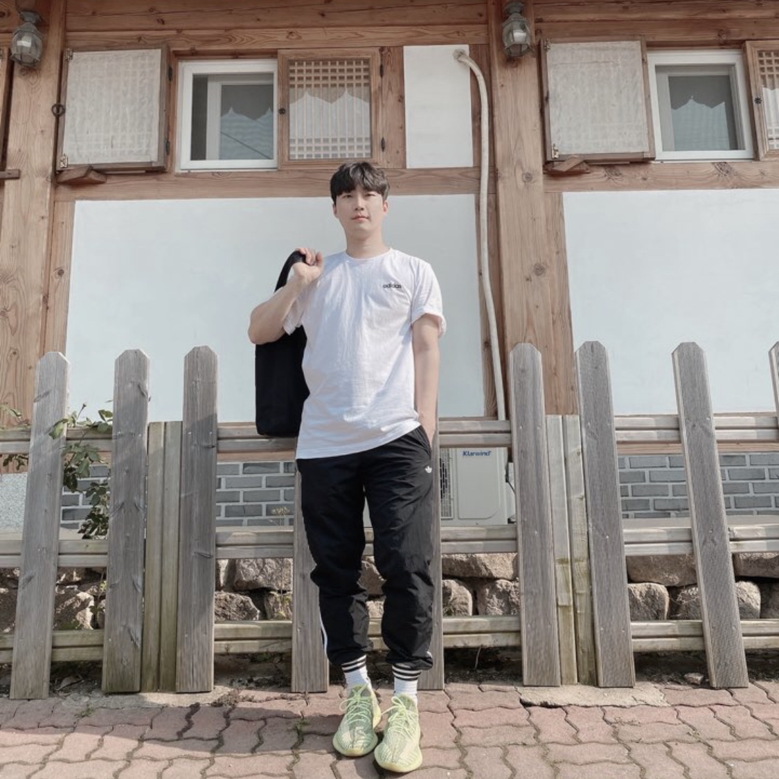 Adidas Yeezy Boost 350 V2 Yeezreel - Reflective 착용 스타일