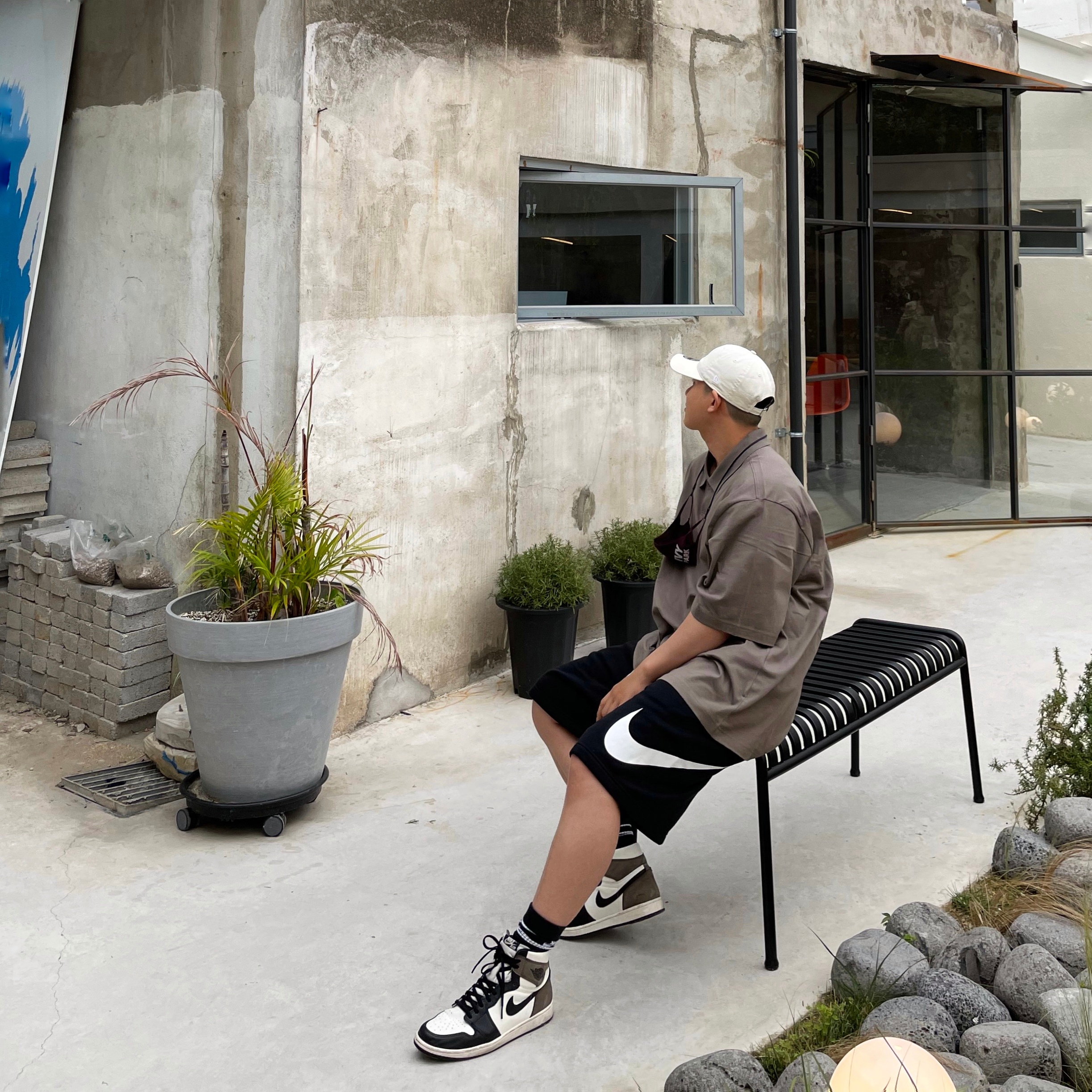 Jordan 1 Retro High OG Black Mocha, Essentials Short Sleeve Polo Taupe - 21SS 착용 스타일 - 2