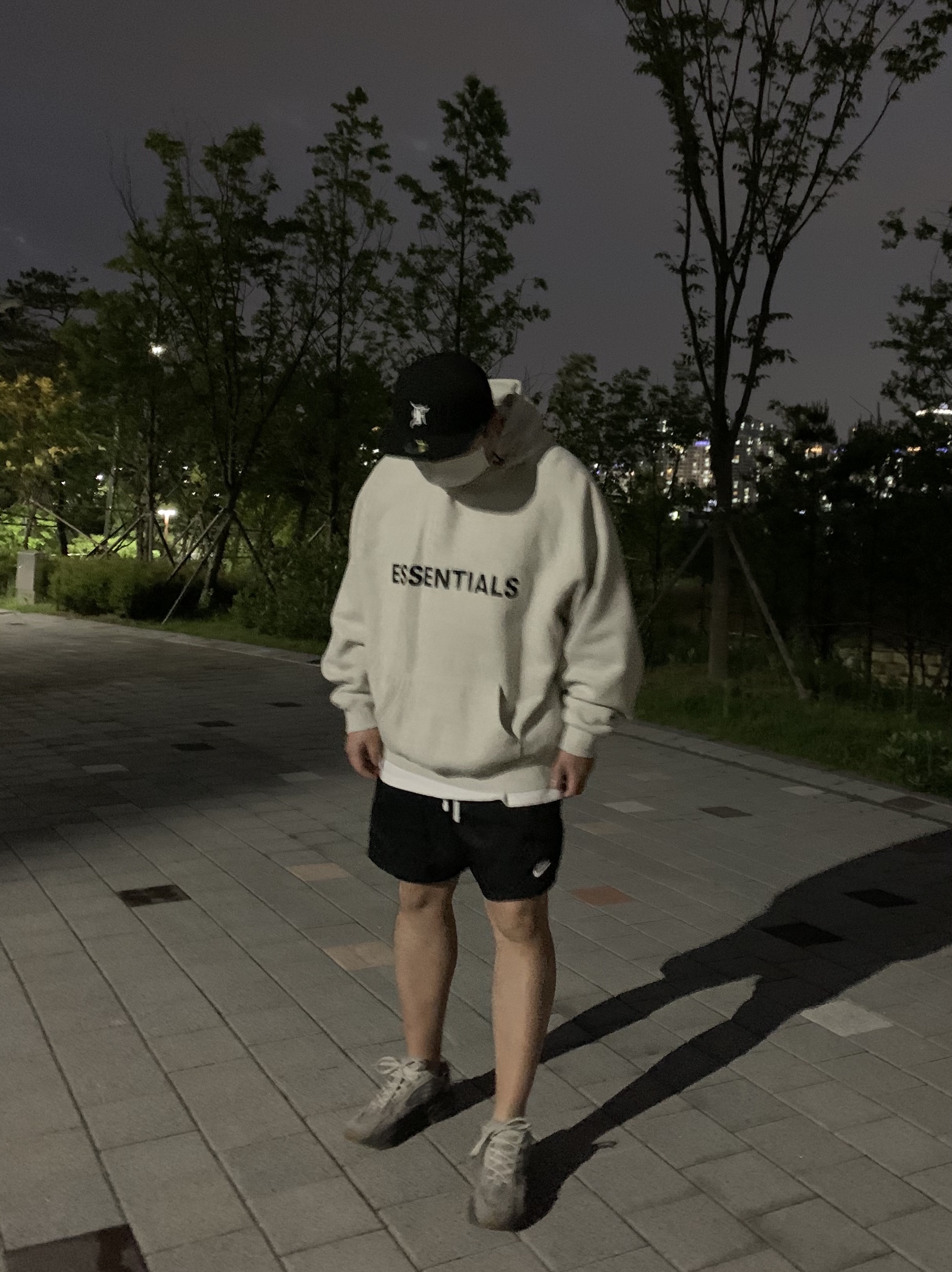 Adidas Yeezy Boost 700 V2 Tephra, Essentials 3D Silicon Applique Pullover Hoodie Oatmeal/Oatmeal Heather/Light Heather Oatmeal 2020 착용 스타일