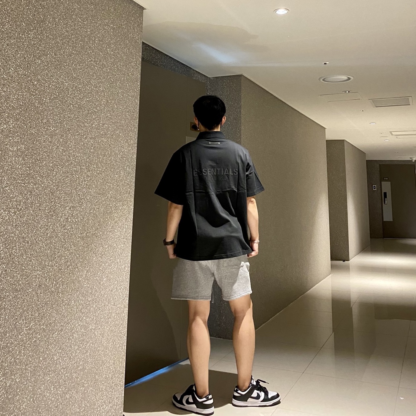 Essentials Short Sleeve Polo Black - 21SS, Essentials Fleece Shorts Cement - 20FW 착용 스타일 - 1