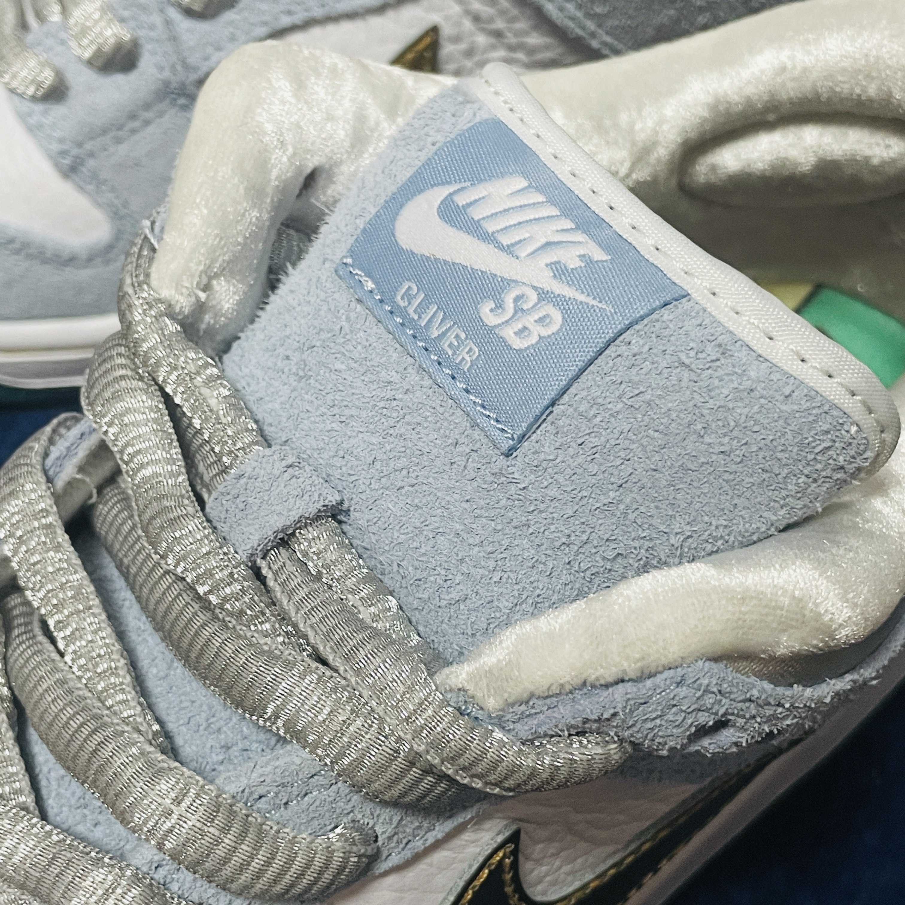 Nike x Sean Cliver SB Dunk Low Holiday Special 착용 스타일 - 4