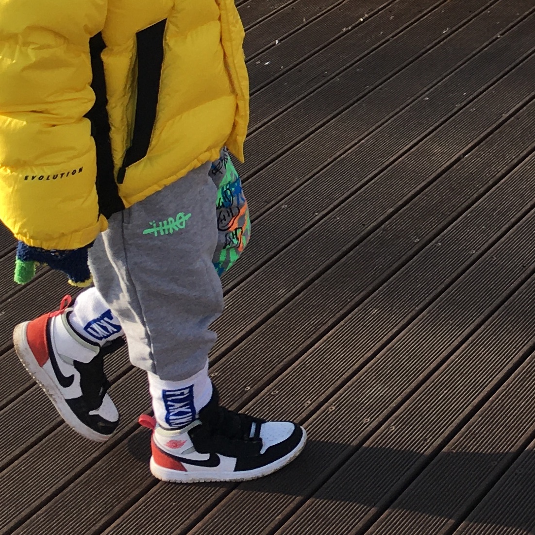 (TD) Jordan 1 Mid Alt Track Red 착용 스타일 - 2