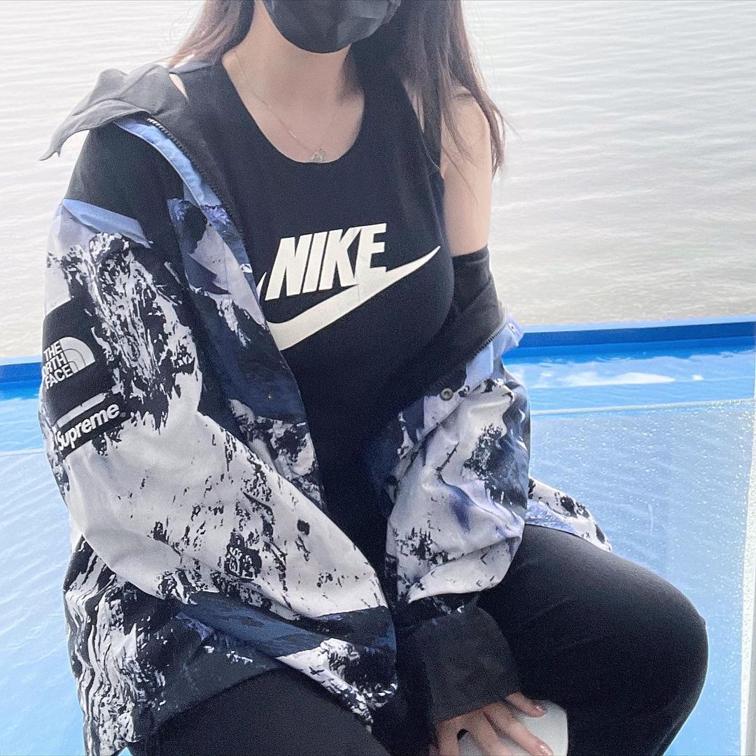 Supreme x The North Face Mountain Parka Blue White - 17FW 착용 스타일