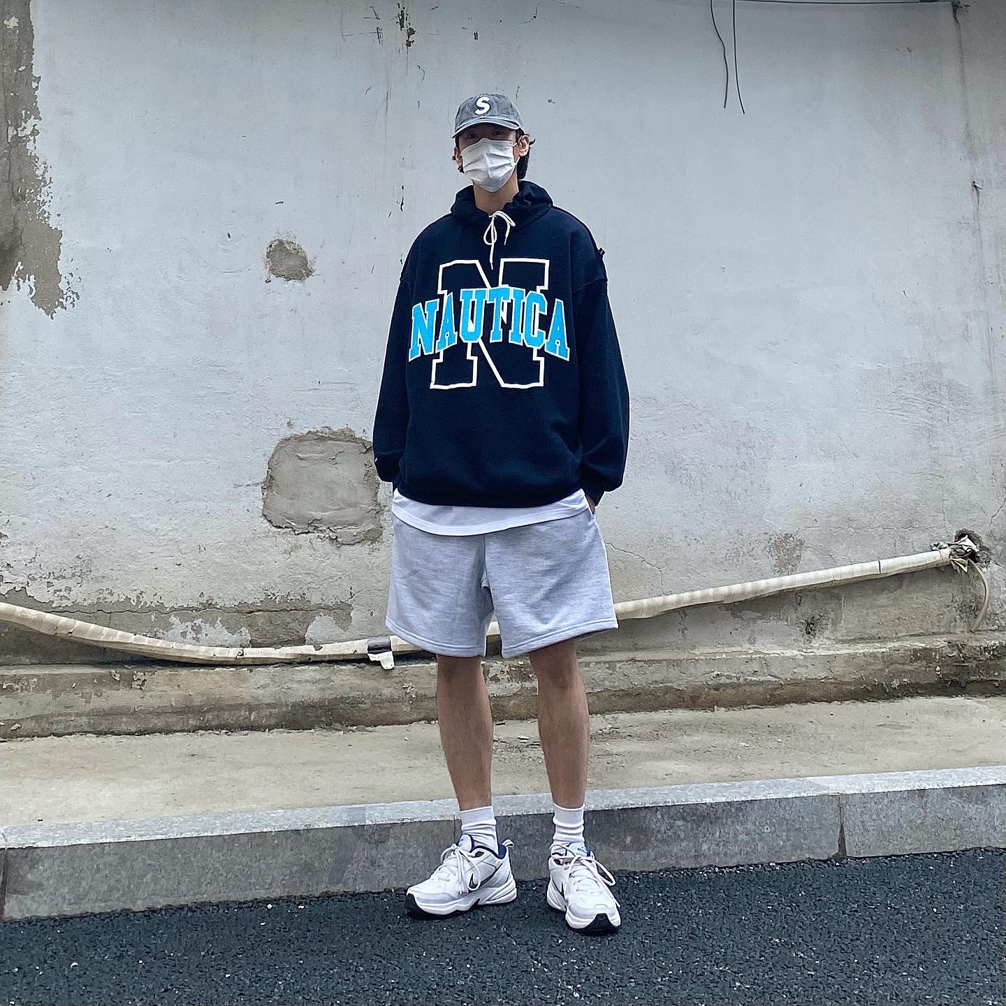 Supreme Pigment Print S Logo 6-Panel Black - 20SS, Nike Air Monarch IV White Navy 착용 스타일 - 2