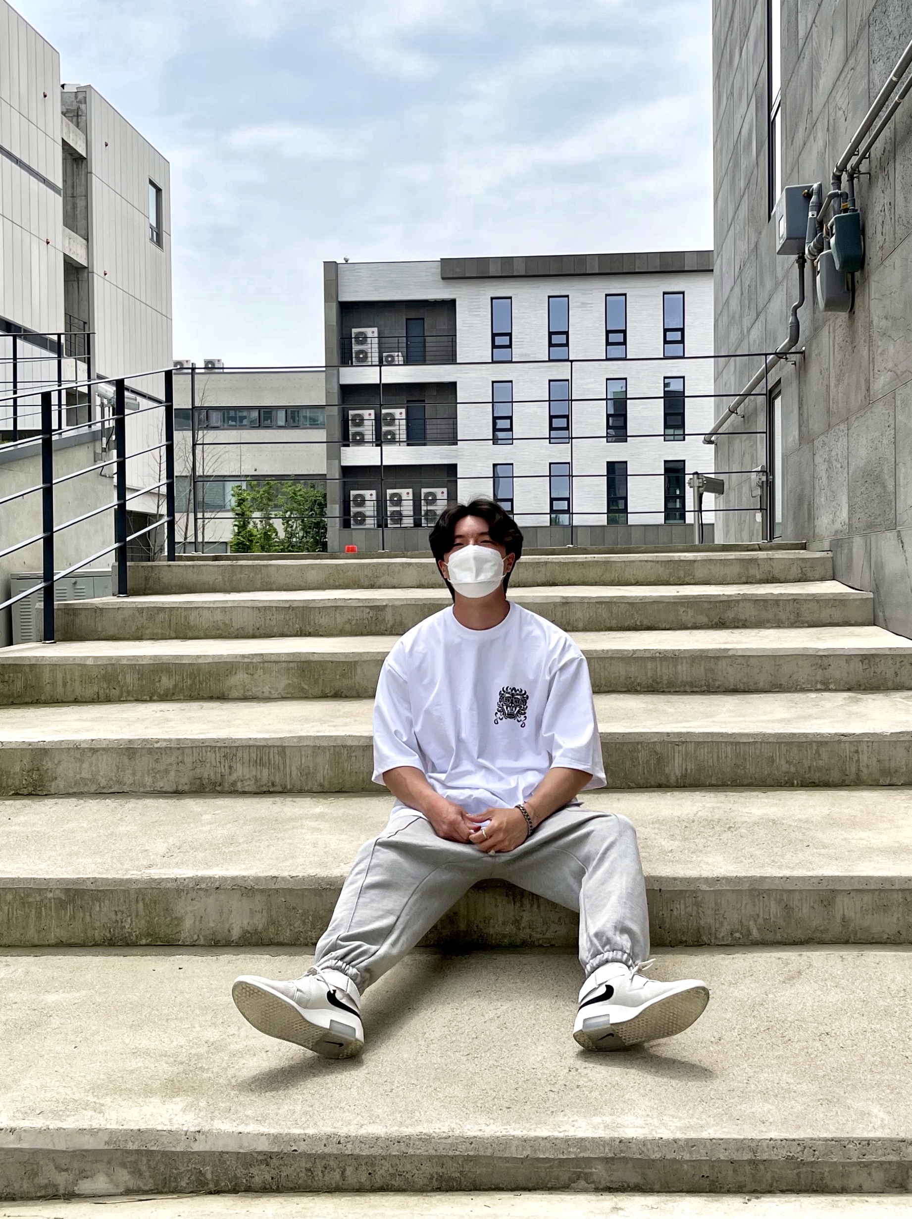 Nike x Fear of God Air Fear of God Raid Light Bone 착용 스타일 - 3