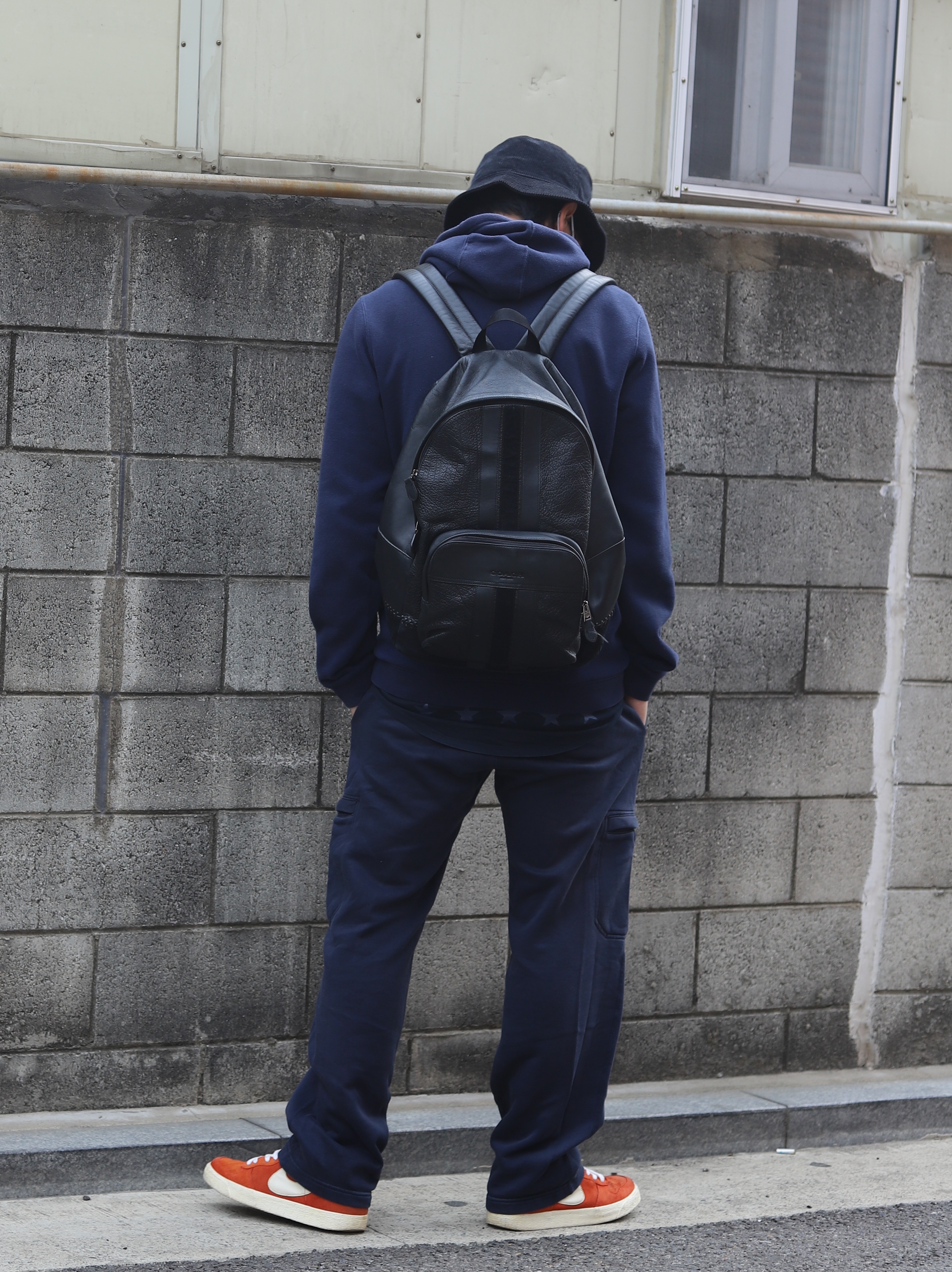 Nike Futura Corduroy Bucket Black 착용 스타일
