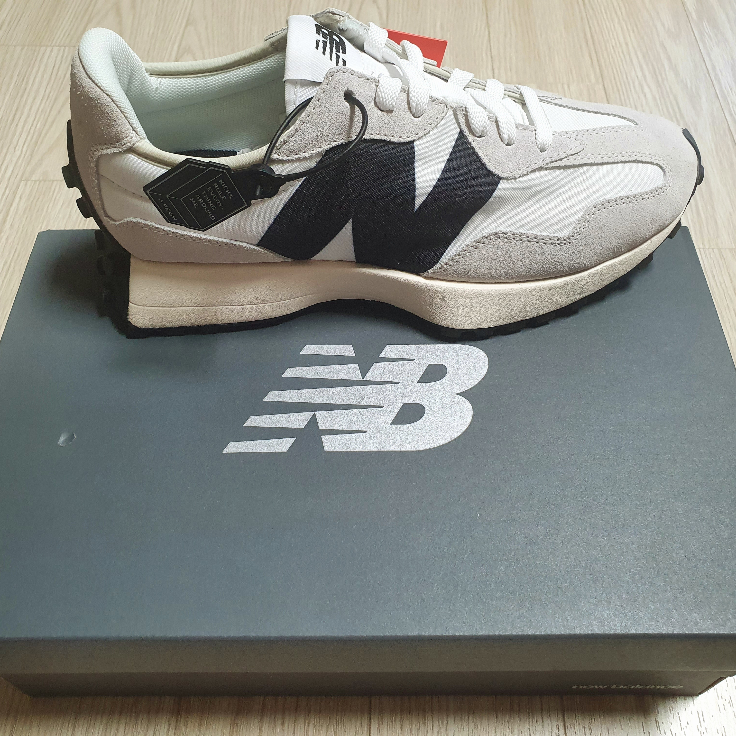 New Balance 327 White Black 착용 스타일