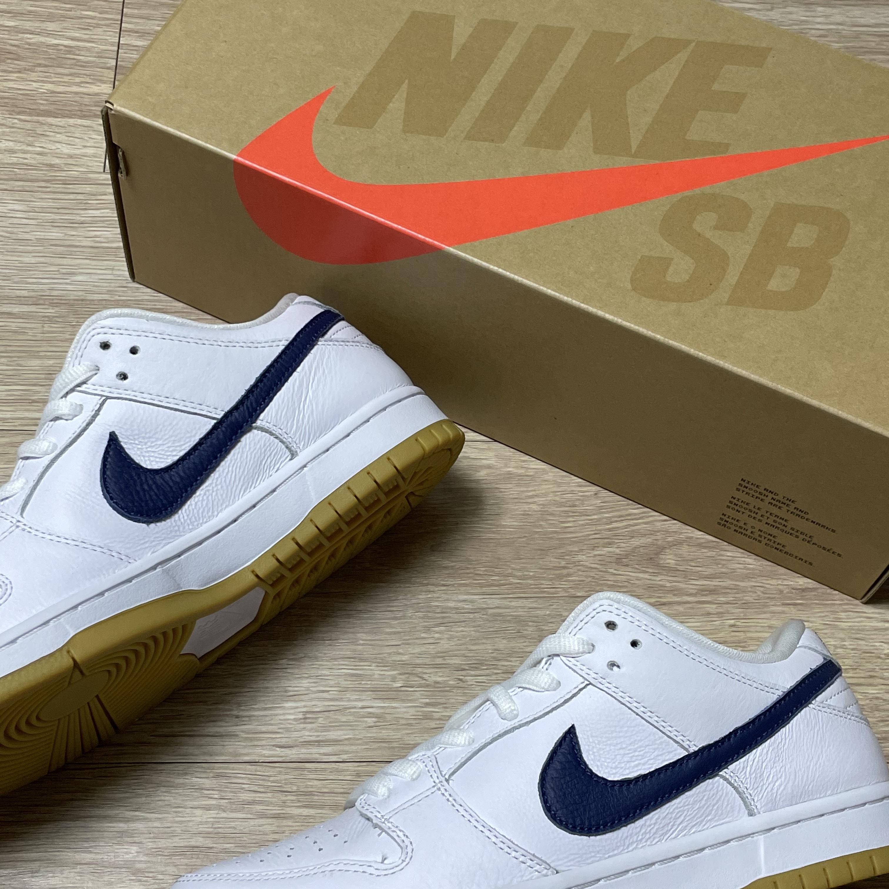 Nike SB Dunk Low Pro ISO Orange Label White Navy 착용 스타일