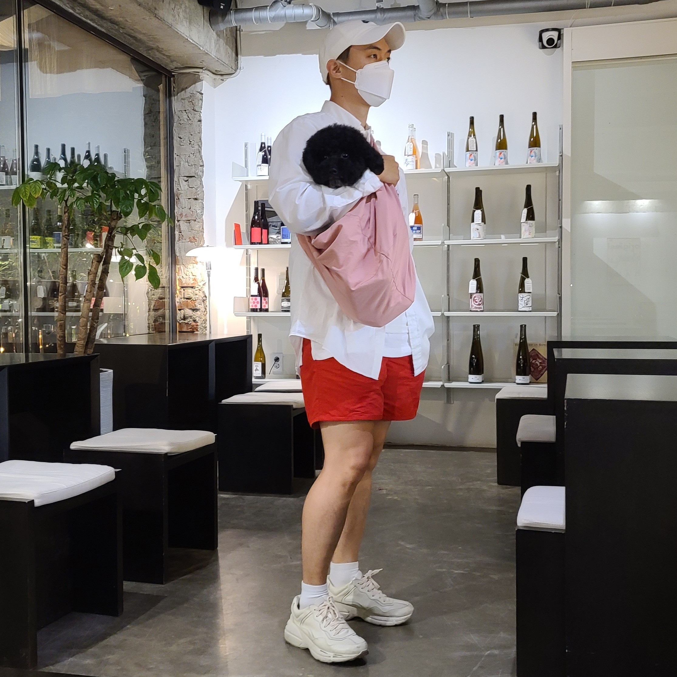 (W) Gucci Rhyton Leather Sneakers Distressed Ivory 착용 스타일 - 2