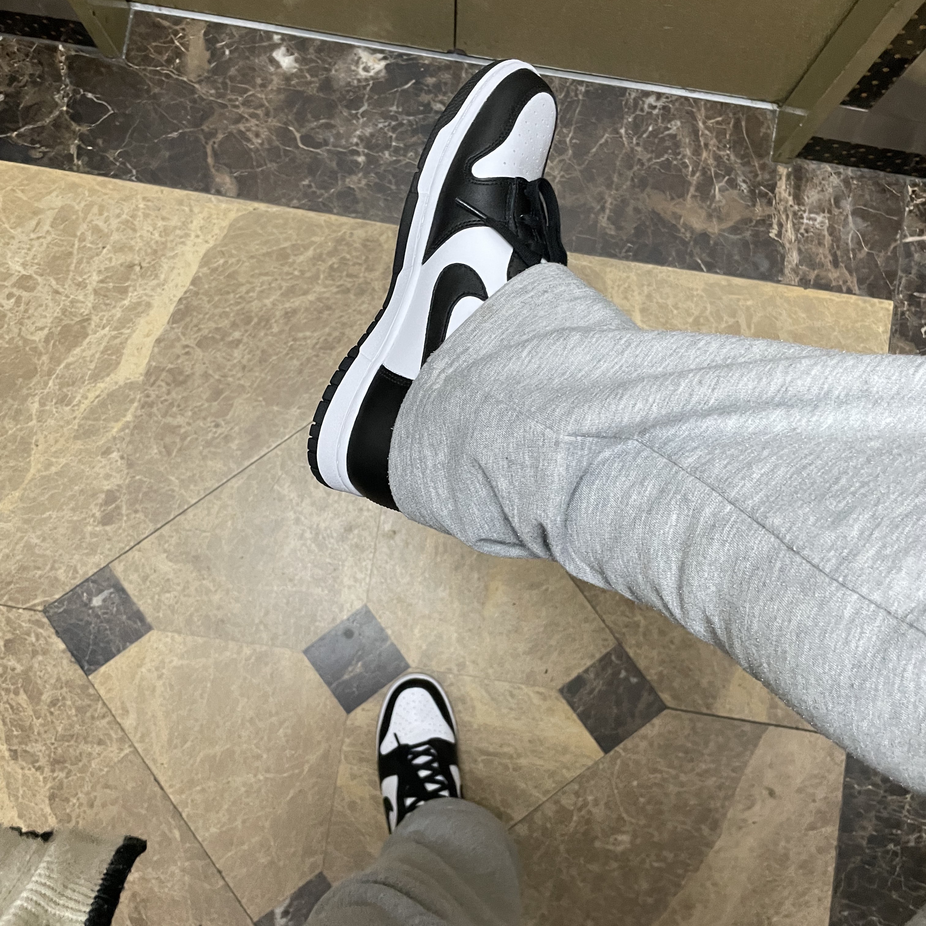 Nike Dunk High Retro Black and White 착용 스타일