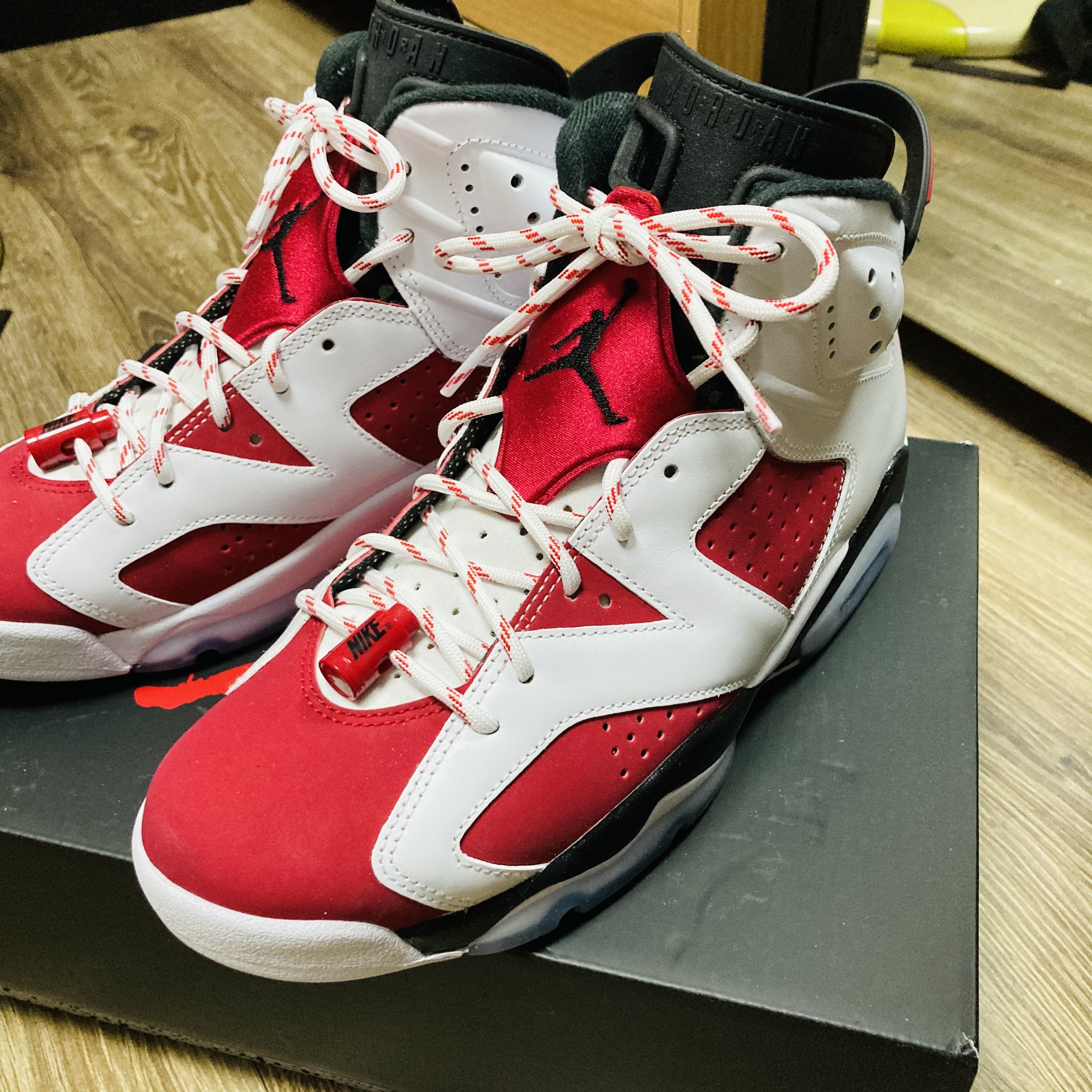 Jordan 6 Retro Carmine 2021 착용 스타일 - 1