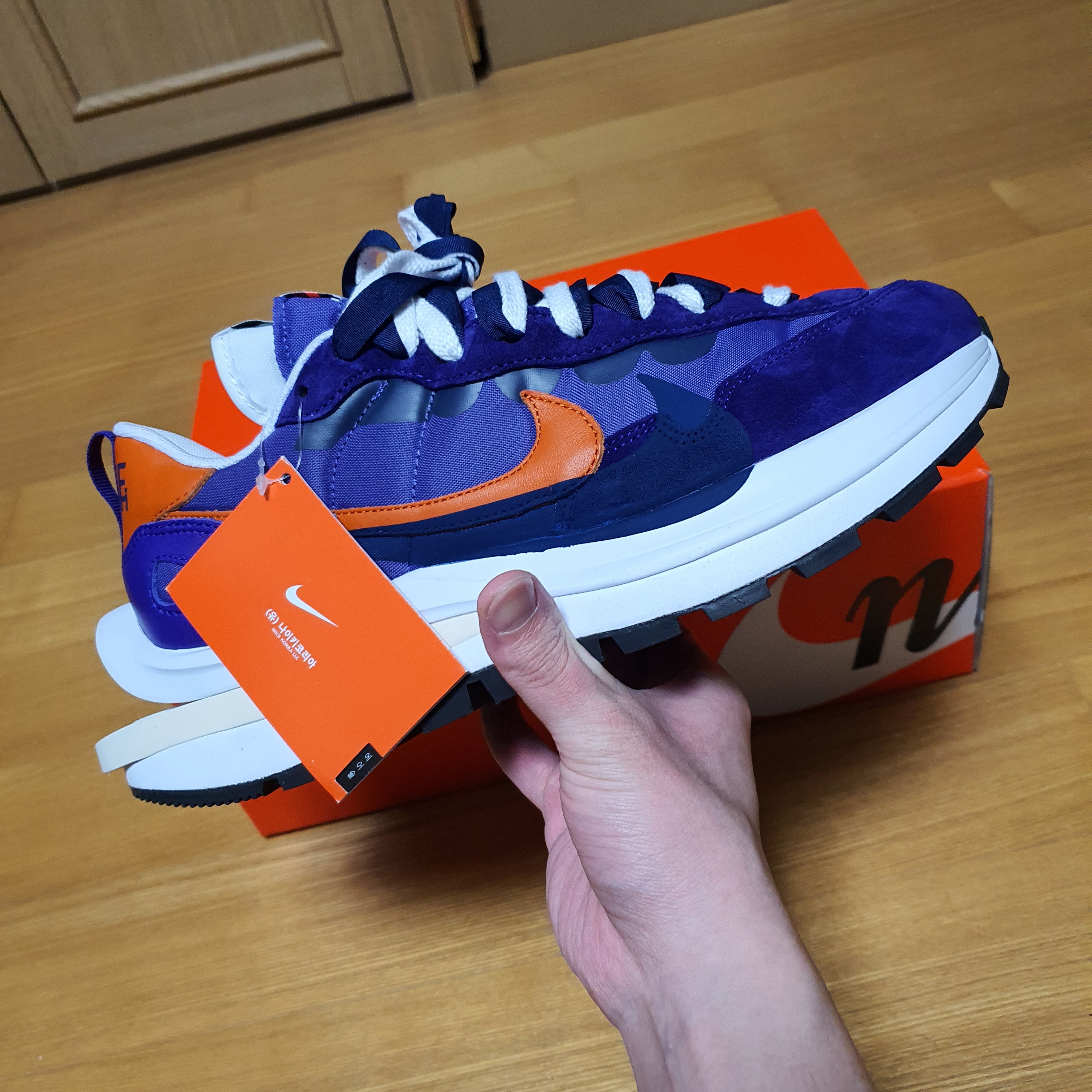 Nike x Sacai VaporWaffle Dark Iris 착용 스타일 - 1