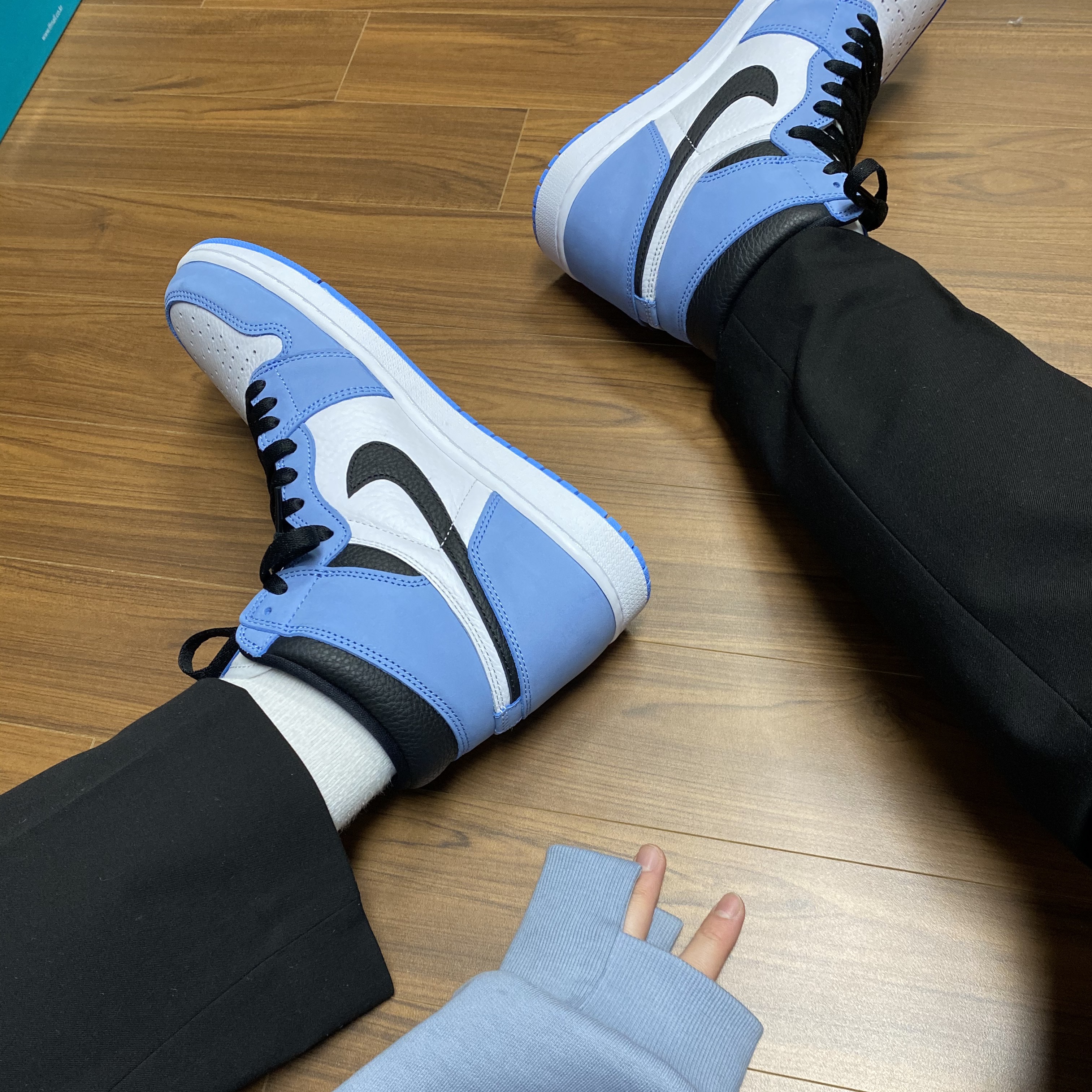Jordan 1 Retro High OG University Blue 착용 스타일