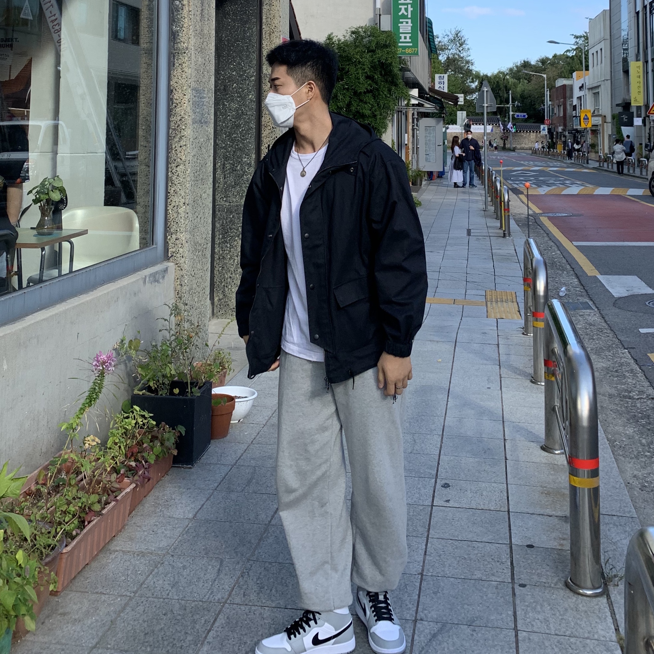 Jordan 1 Mid Light Smoke Grey 착용 스타일