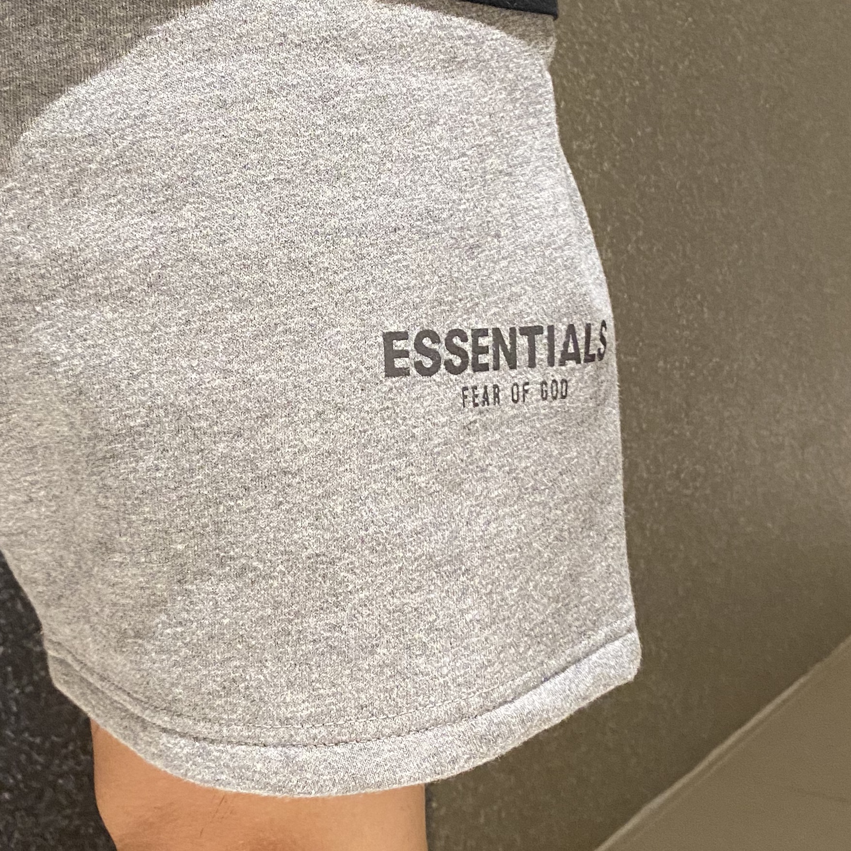 Essentials Short Sleeve Polo Black - 21SS, Essentials Fleece Shorts Cement - 20FW 착용 스타일 - 2