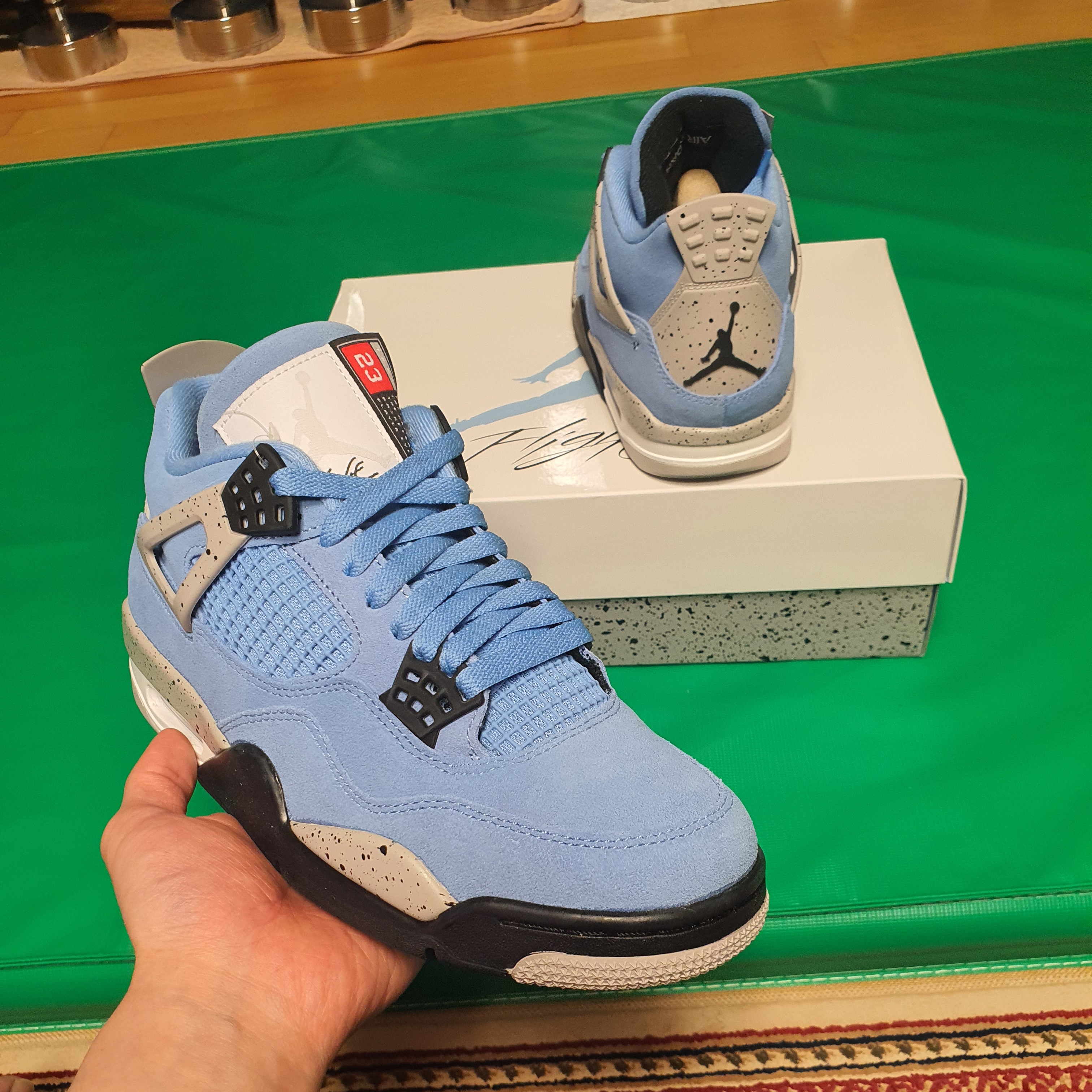 Jordan 4 Retro University Blue 착용 스타일 - 4