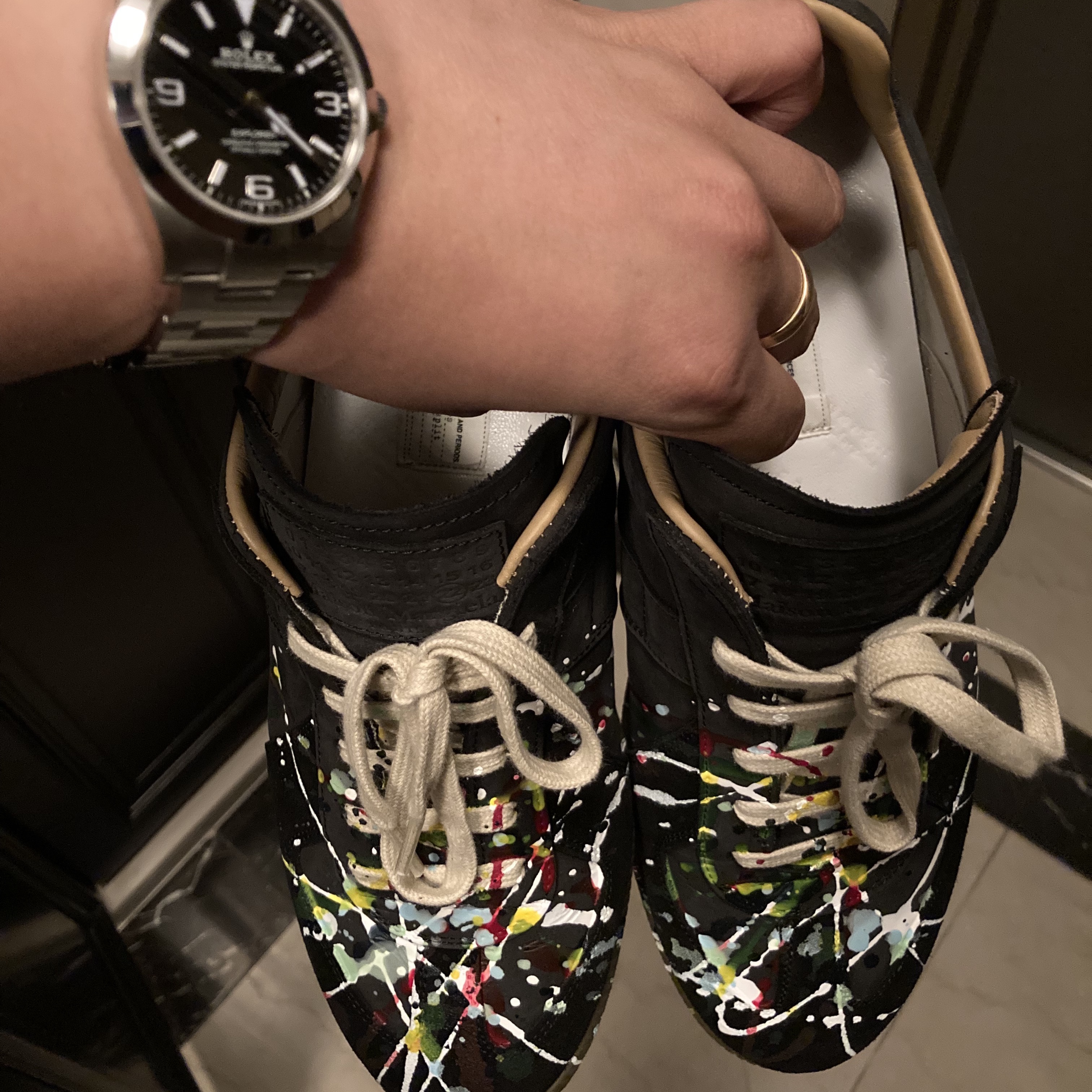 Maison Margiela Replica Paint Drop Sneakers Black 착용 스타일