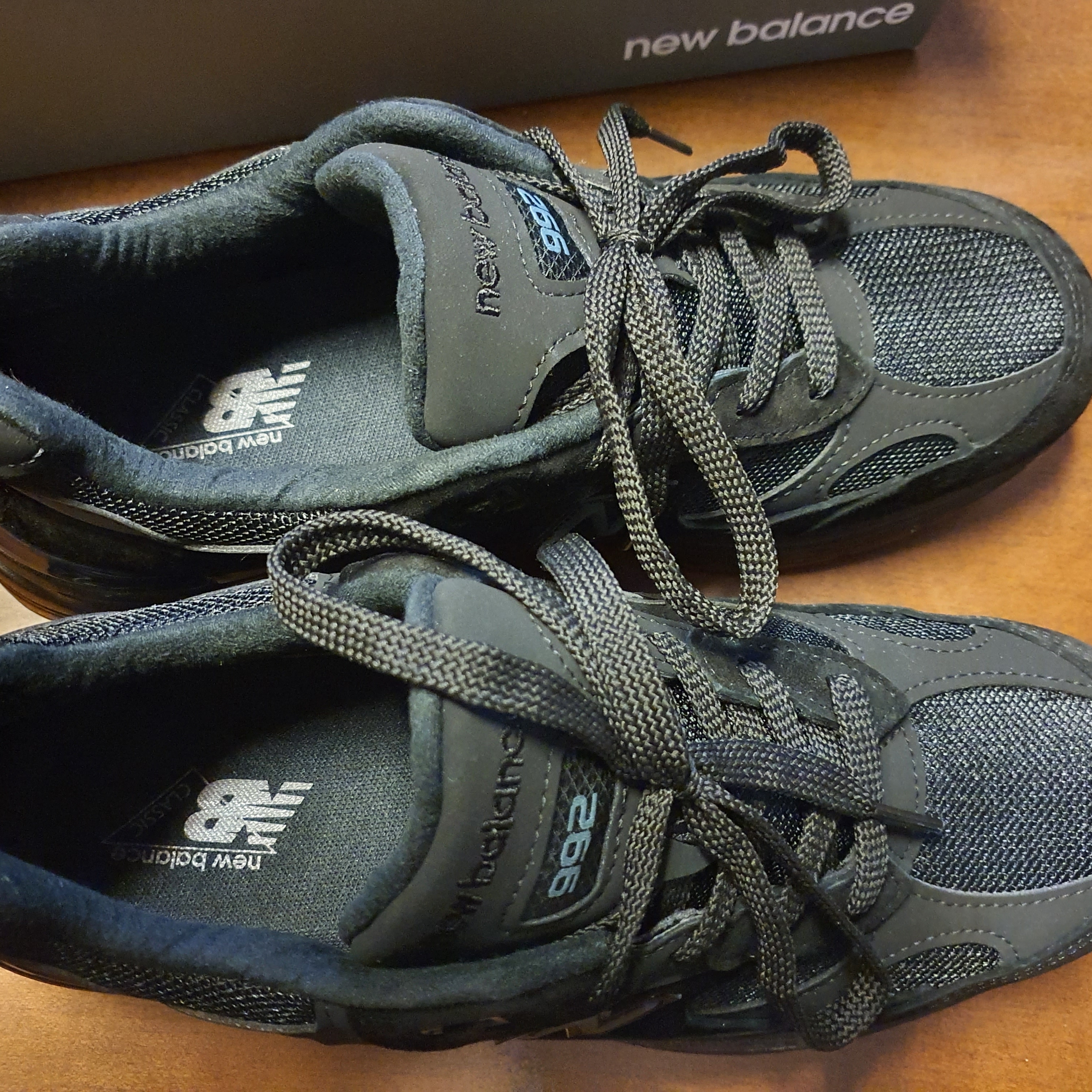 New Balance 992 Made in USA Triple Black 착용 스타일 - 2