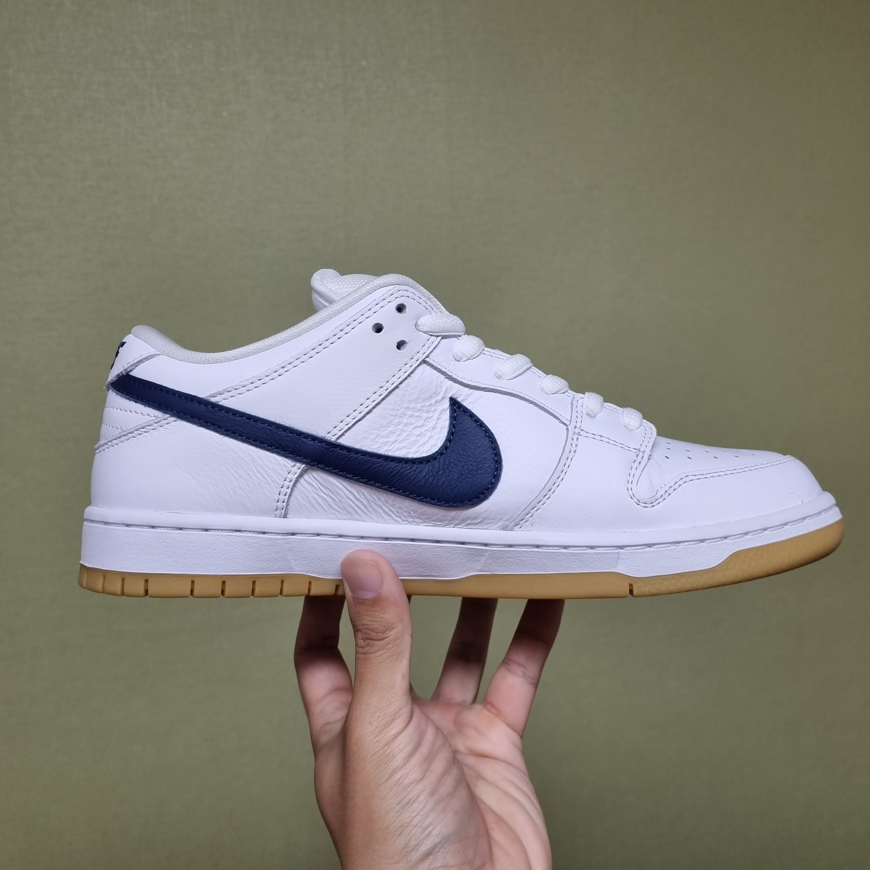 Nike SB Dunk Low Pro ISO Orange Label White Navy 착용 스타일