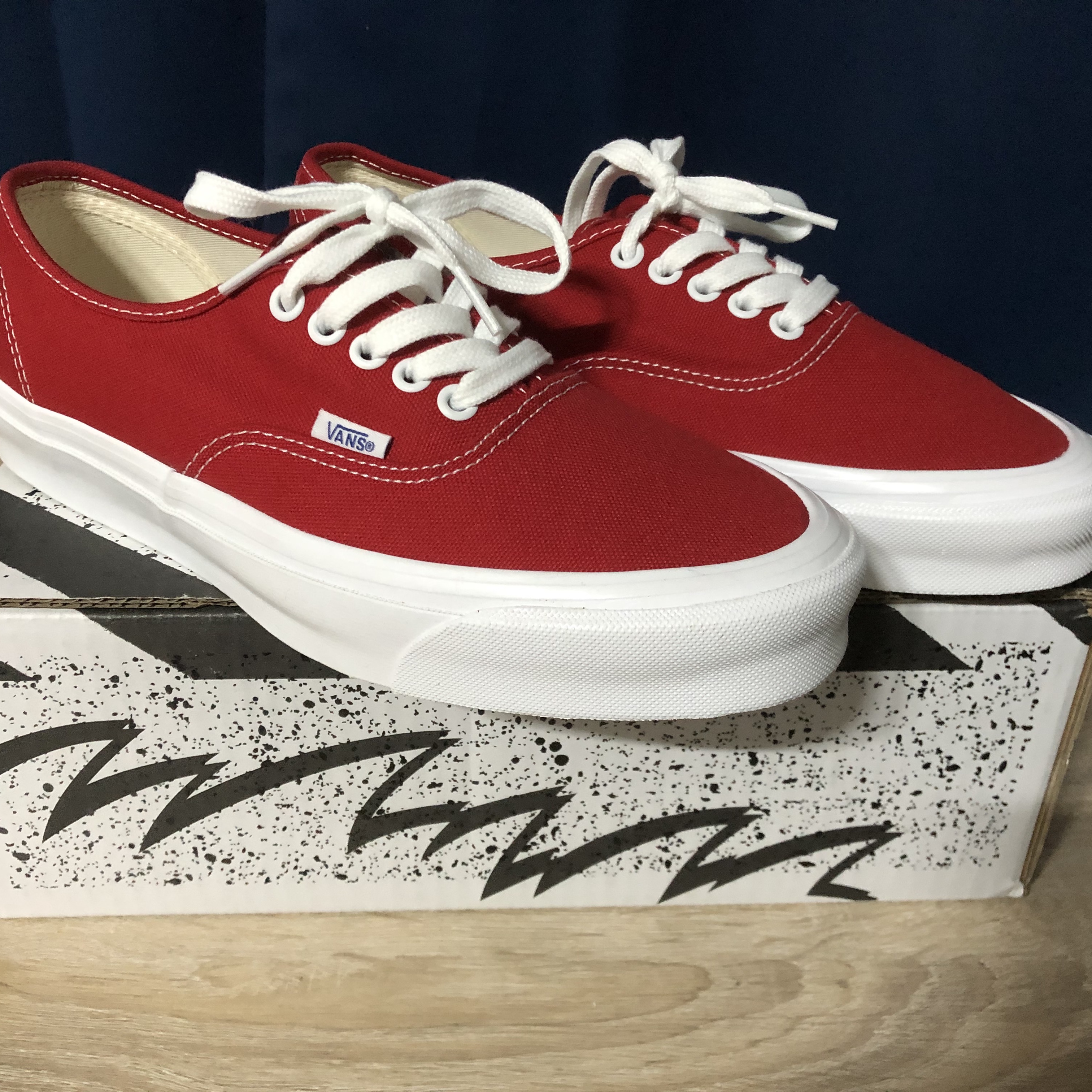 Vans Vault OG Authentic LX Red 착용 스타일