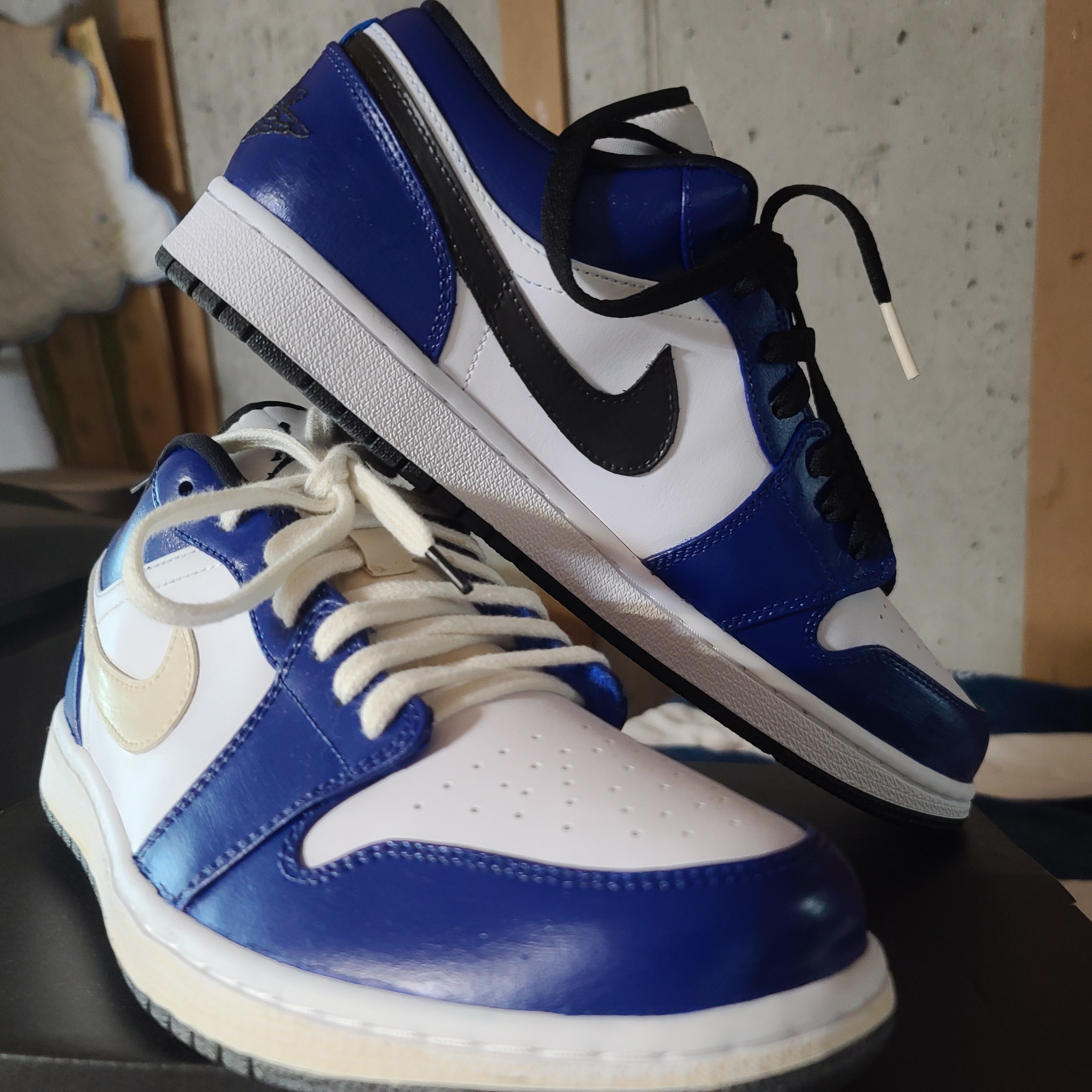 Jordan 1 Low Hyper Royal 착용 스타일 - 2