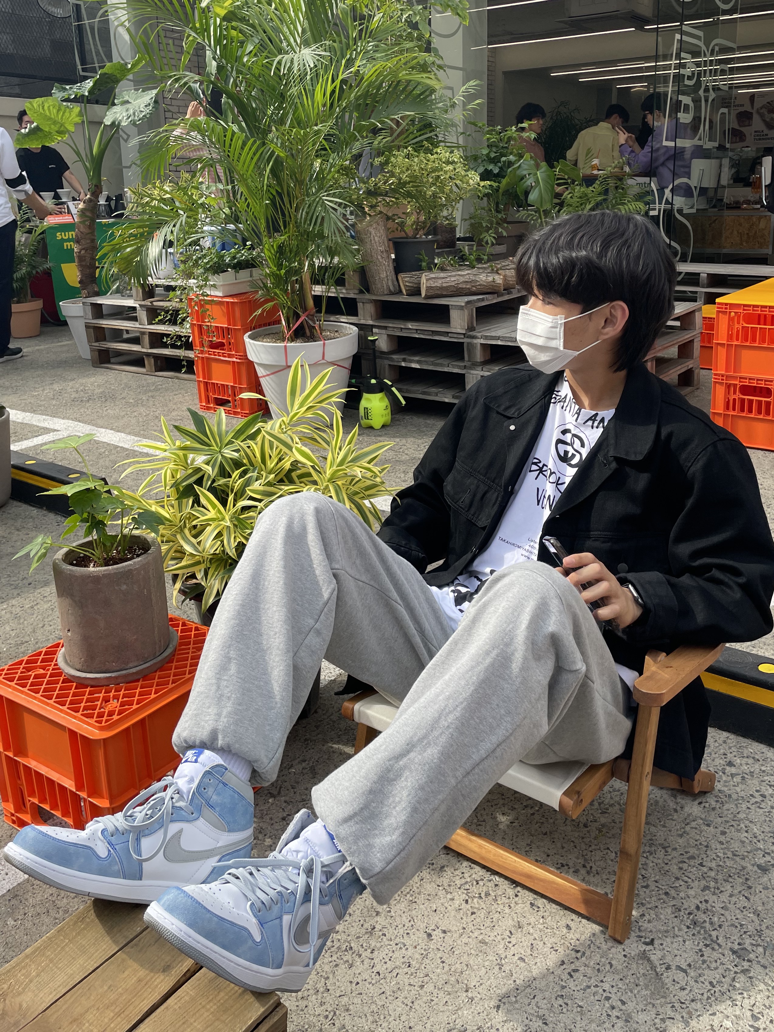 Jordan 1 Retro High OG Hyper Royal, Stussy x Takahiromiyashita The Soloist 40 WT T-Shirt 착용 스타일