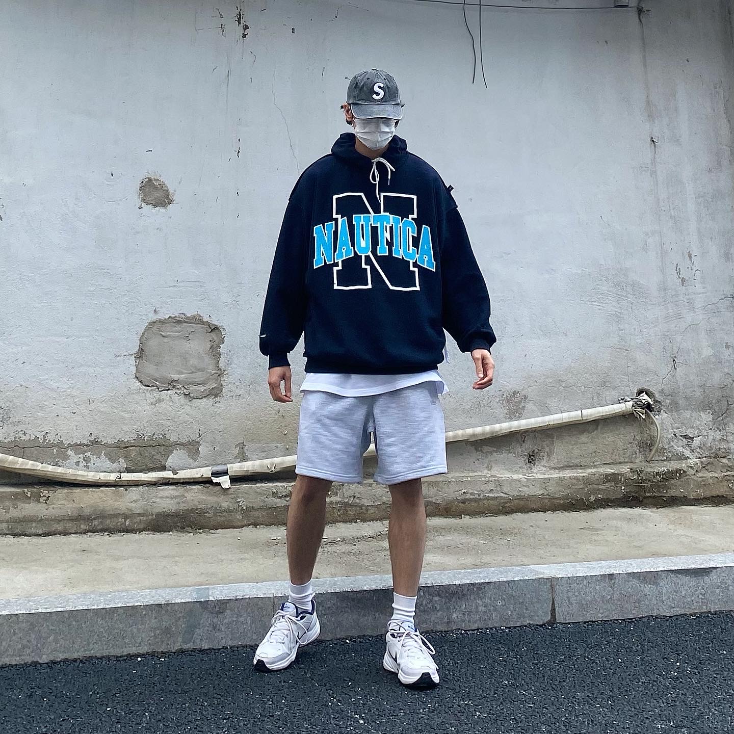 Supreme Pigment Print S Logo 6-Panel Black - 20SS, Nike Air Monarch IV White Navy 착용 스타일 - 3