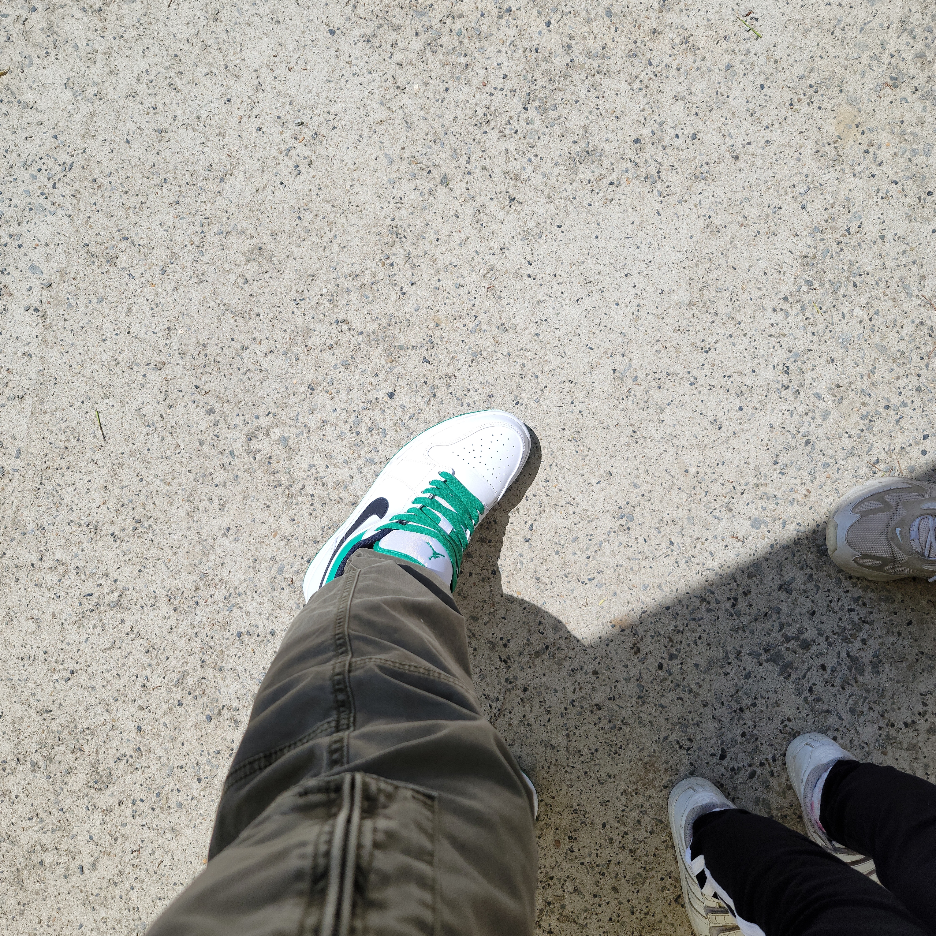 Jordan 1 Low White Lucky Green 착용 스타일