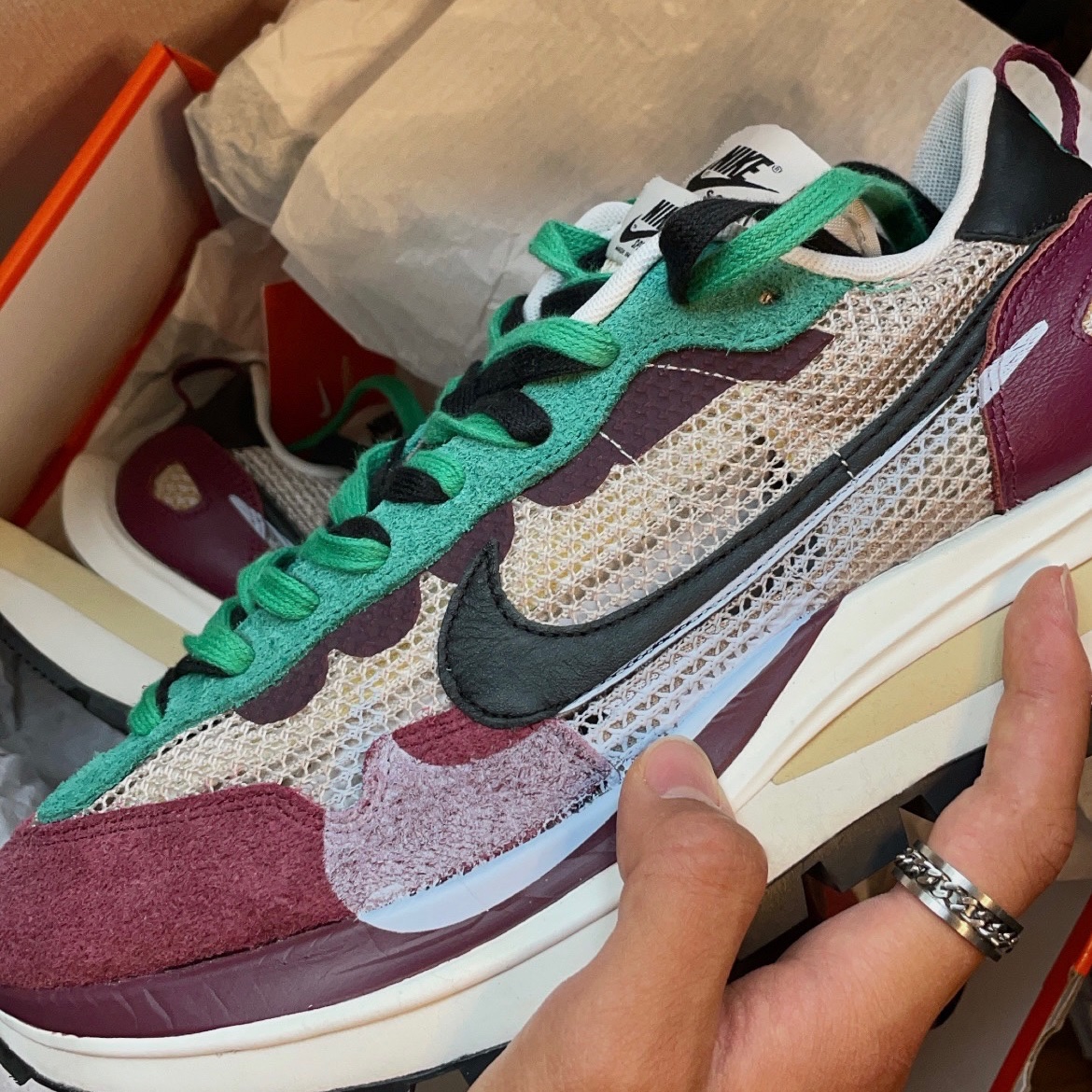 Nike x Sacai VaporWaffle String & Black Villain Red 착용 스타일