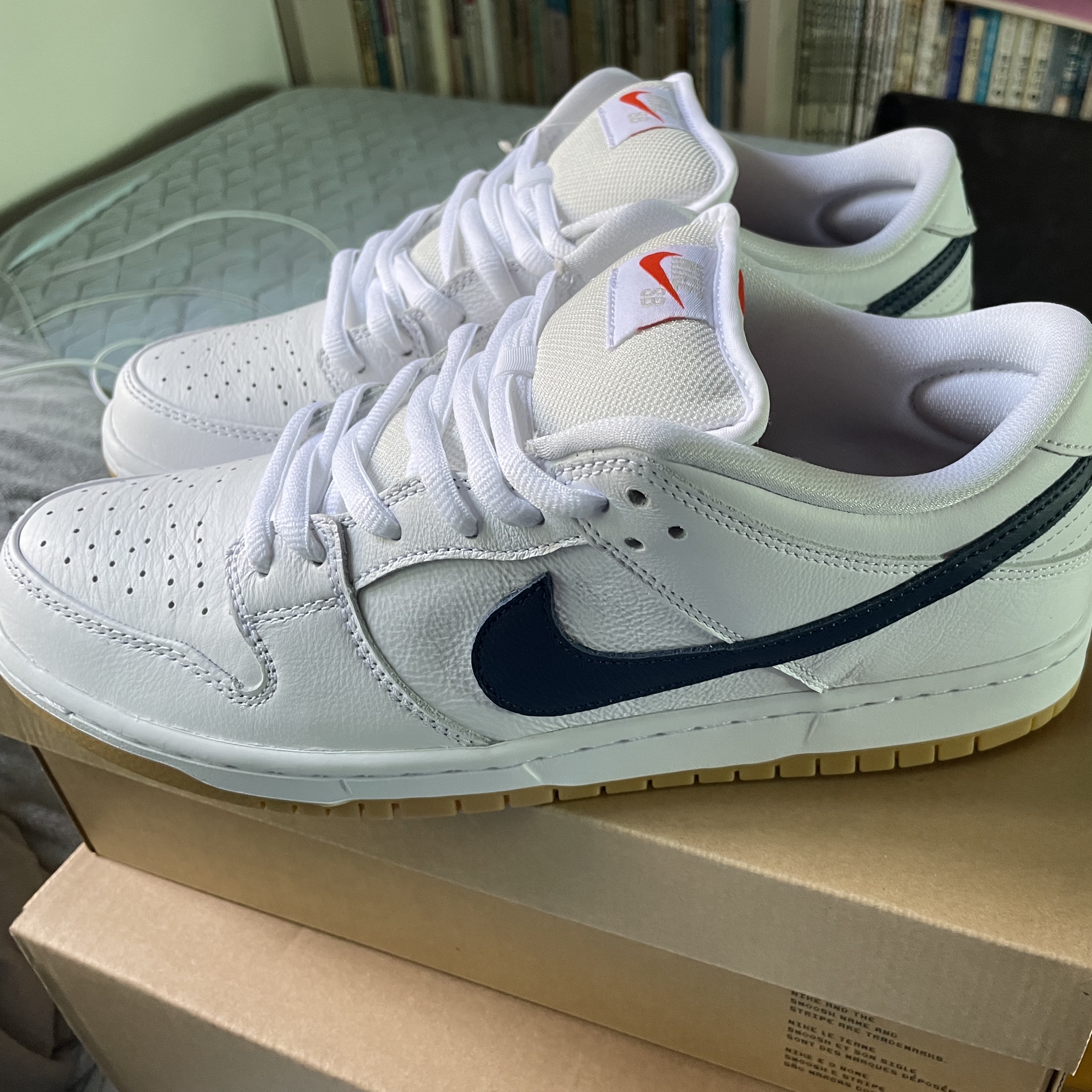 Nike SB Dunk Low Pro ISO Orange Label White Navy 착용 스타일