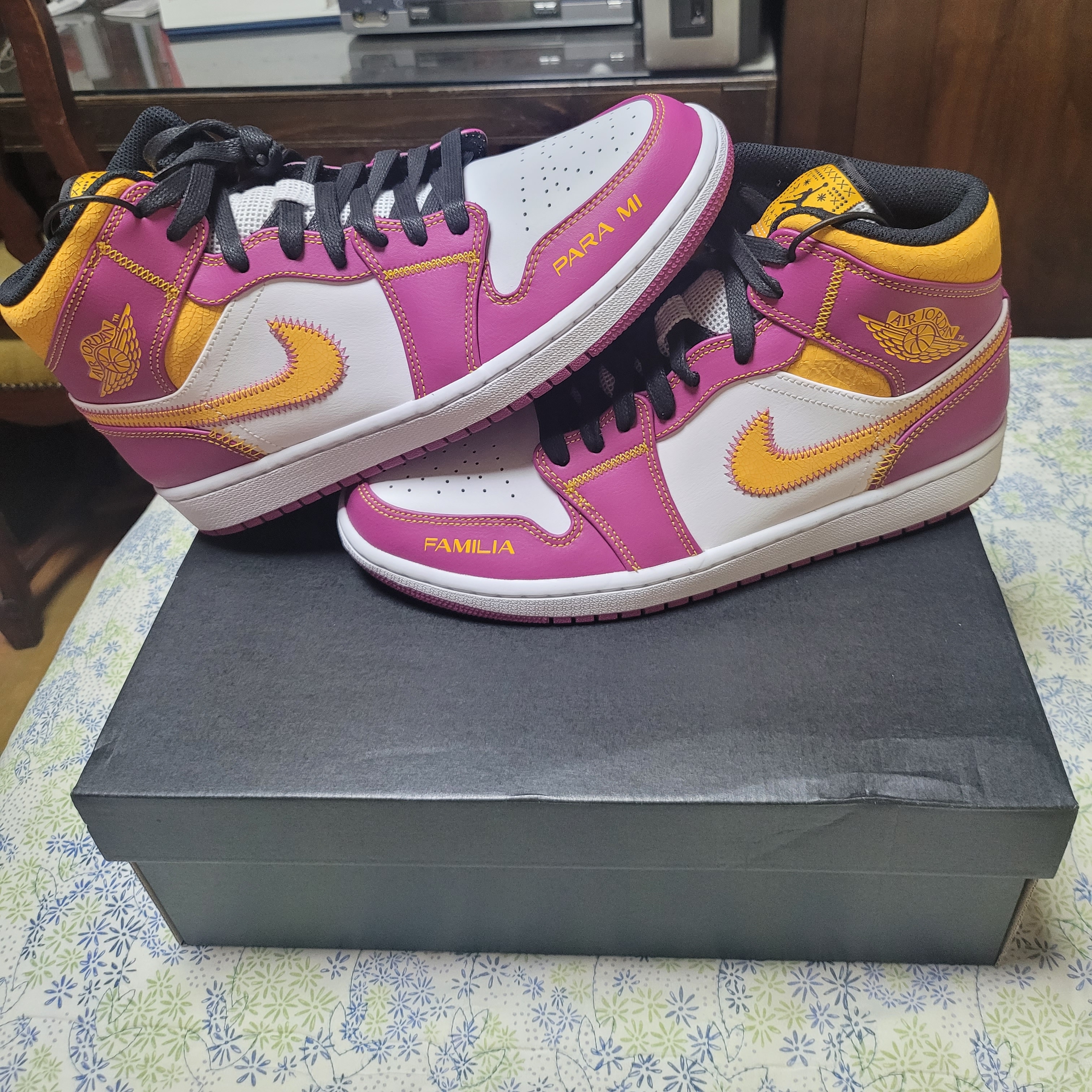 Jordan 1 Mid DOD Familia 착용 스타일 - 1
