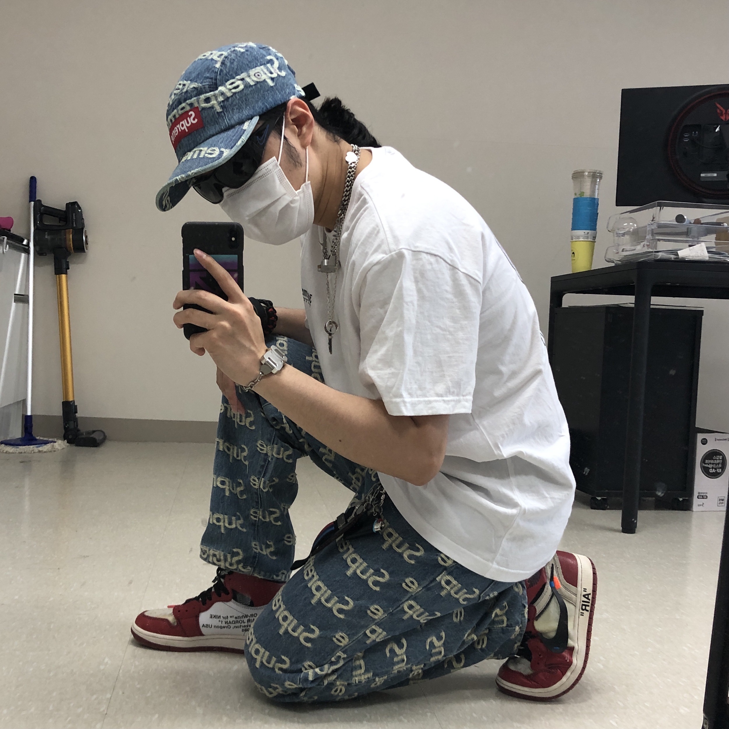 Supreme Frayed Logos Denim Camp Cap Blue - 21SS, Supreme Frayed Logos Regular Jean Blue - 21SS 착용 스타일 - 2