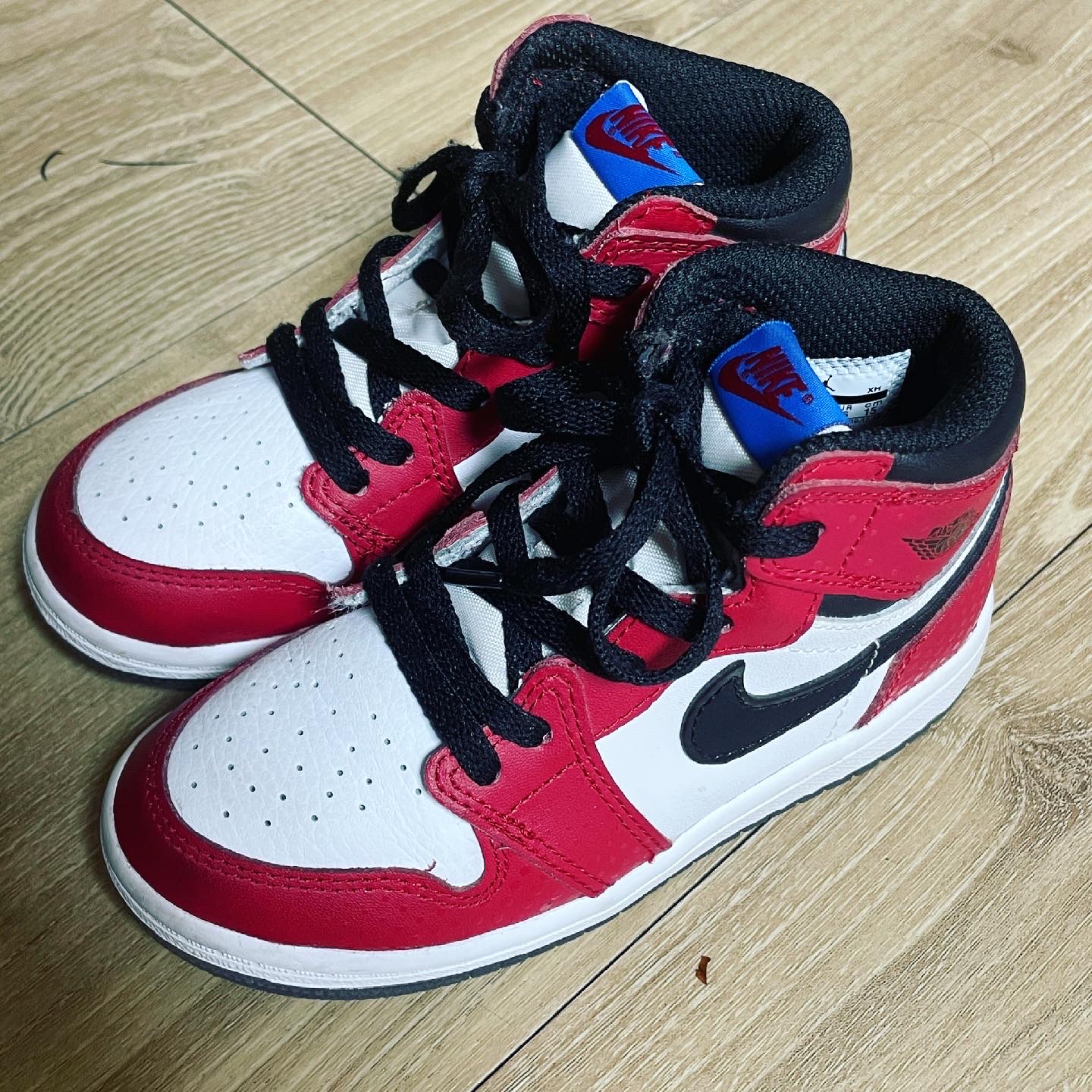 (TD) Jordan 1 Retro High Spider-Man Origin Story 착용 스타일 - 1