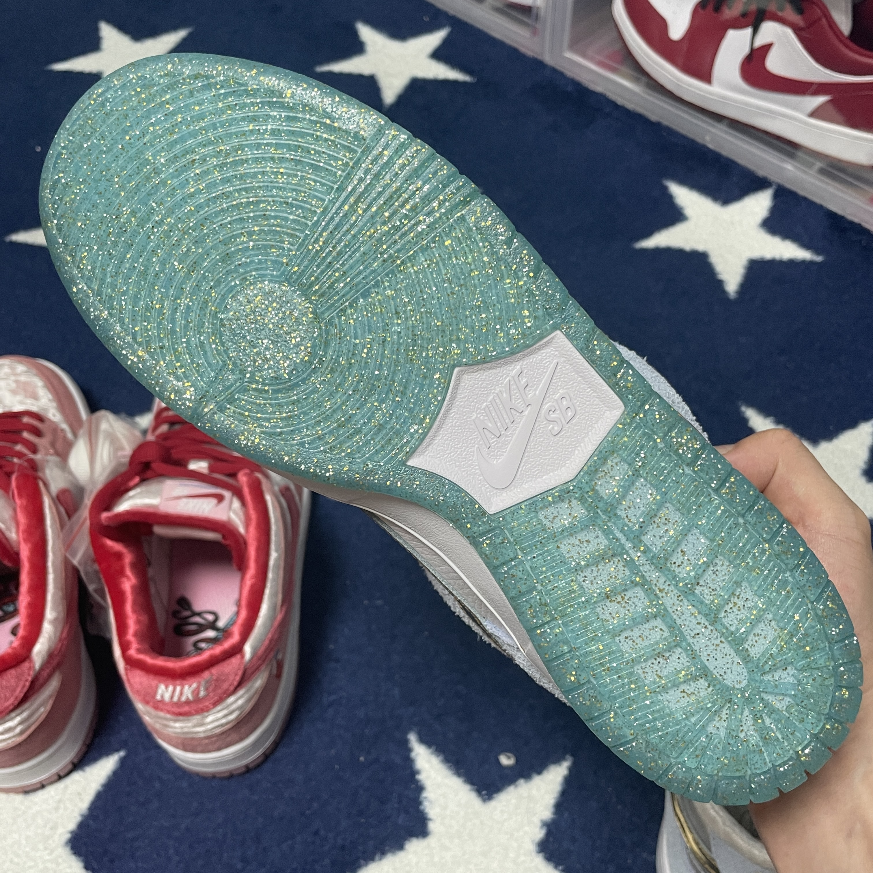 Nike x Sean Cliver SB Dunk Low Holiday Special 착용 스타일 - 5
