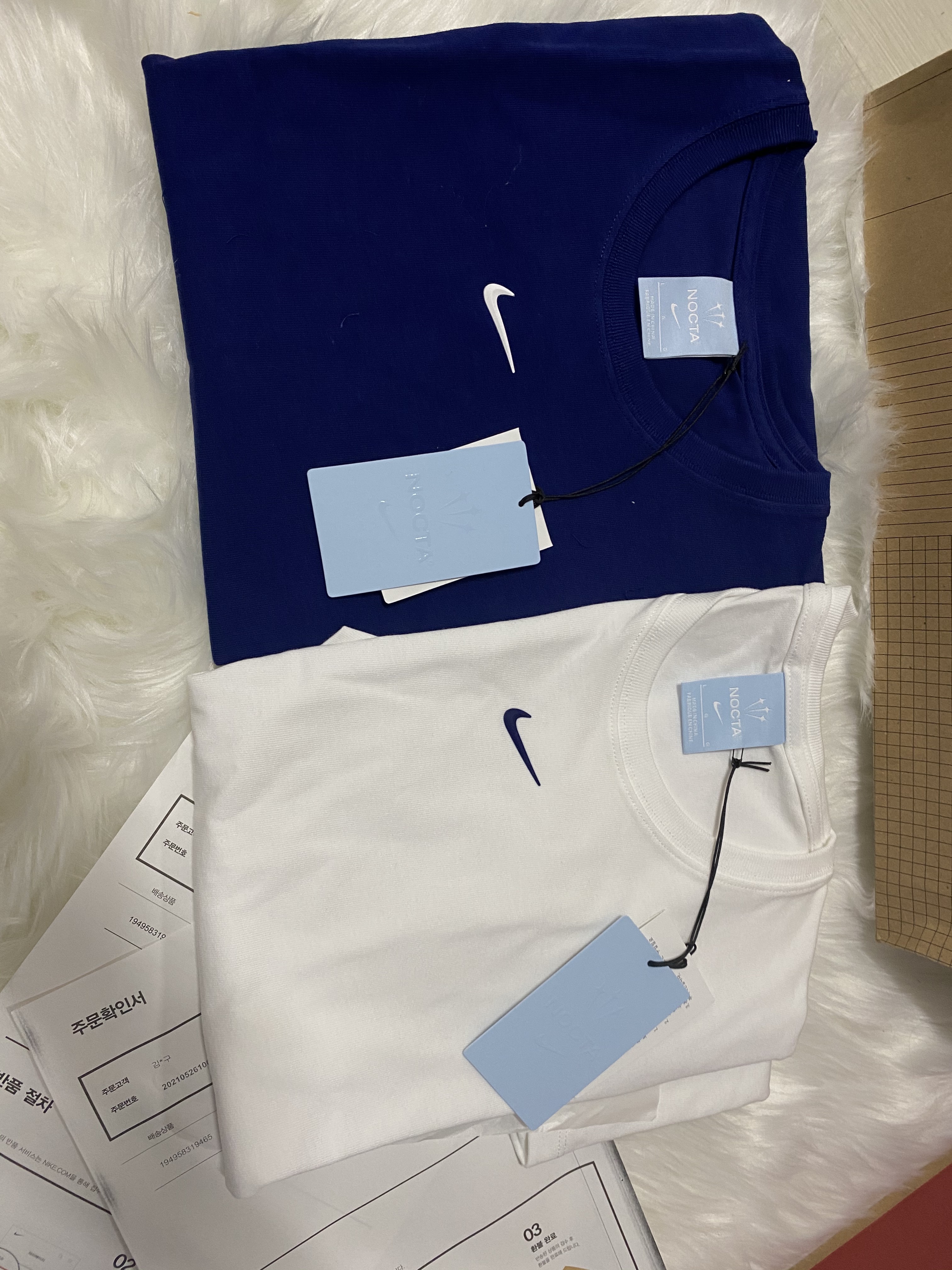Nike x Drake Nocta Cardinal Stock Essential T-Shirt White - Asia, Nike x Drake Nocta Cardinal Stock Essential T-Shirt Navy - Asia 착용 스타일